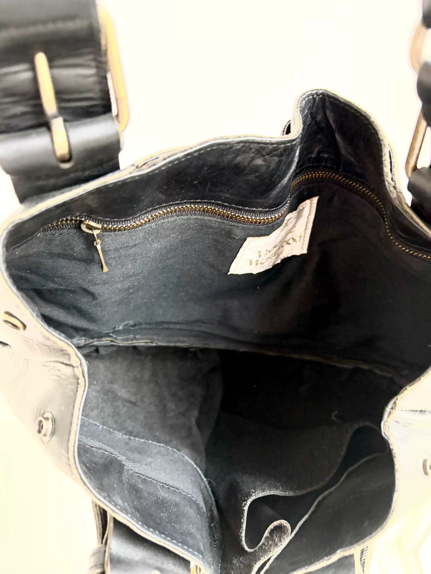 Vivienne Westwood Vivienne Westwood Vintage Black Leather Strap Handbag Size ONE SIZE - 8 Thumbnail