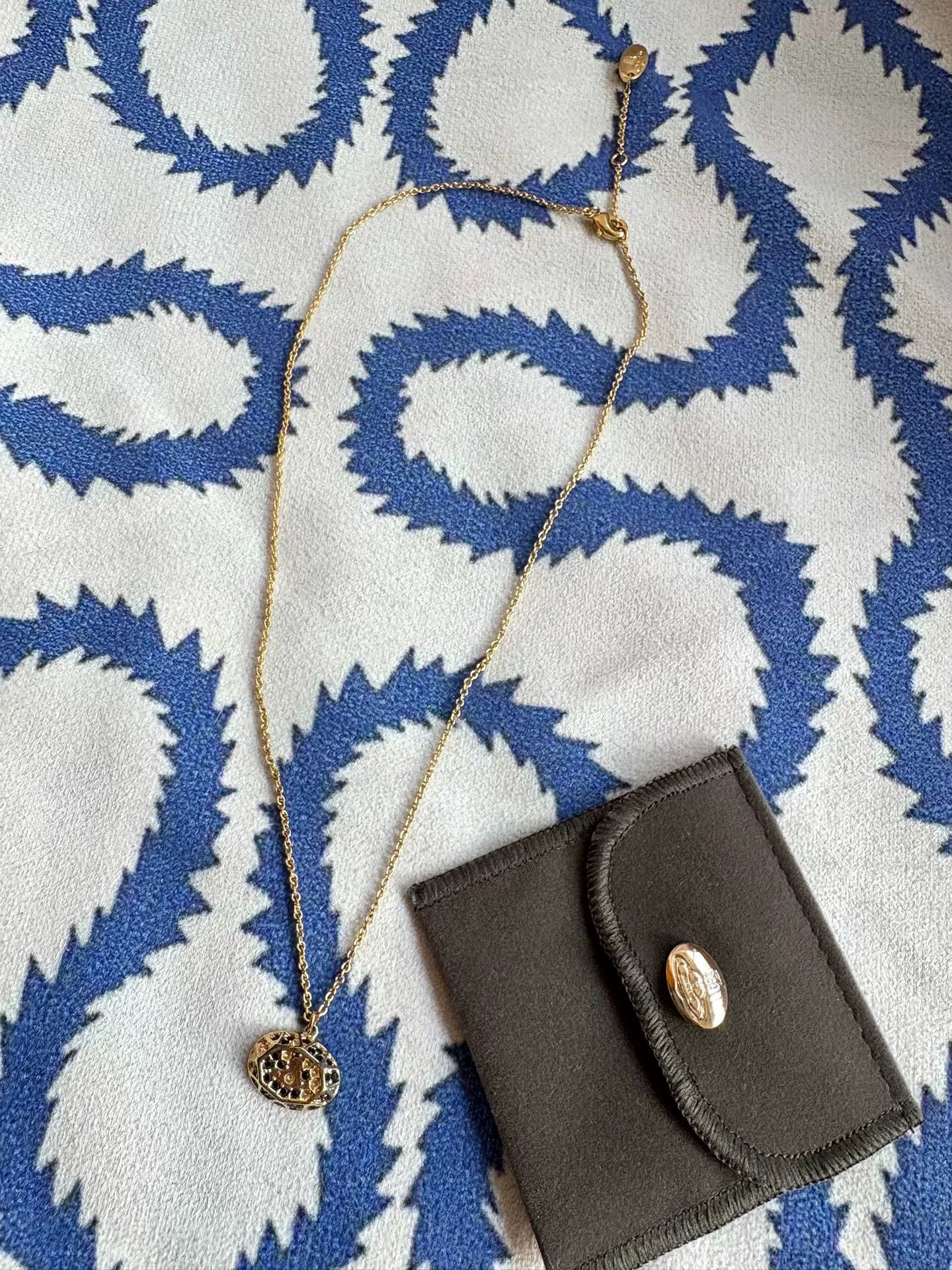 Vivienne Westwood Vivienne Westwood Vintage Gold Honeycomb Necklace Size ONE SIZE - 4 Thumbnail