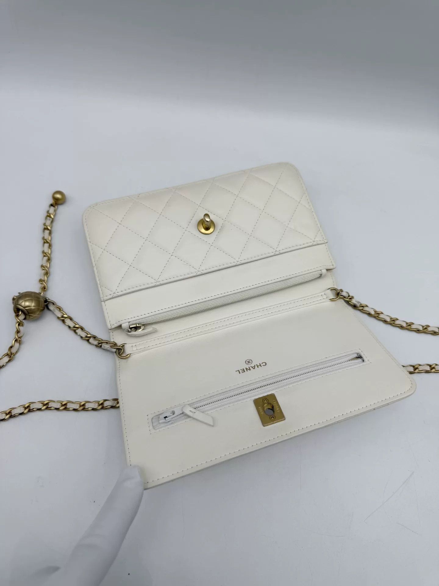 Chanel Pre-loved Bag Very good condition Size ONE SIZE - 8 Thumbnail