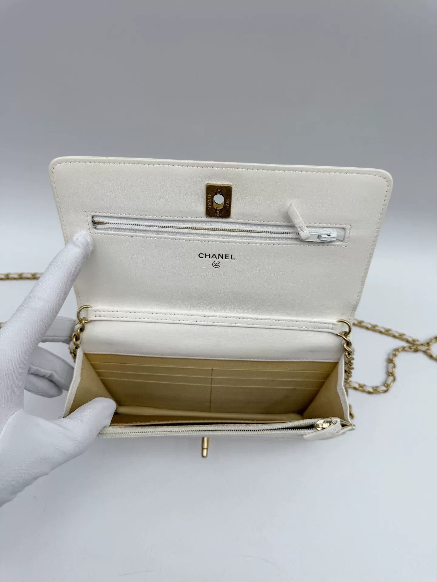 Chanel Pre-loved Bag Very good condition Size ONE SIZE - 9 Thumbnail
