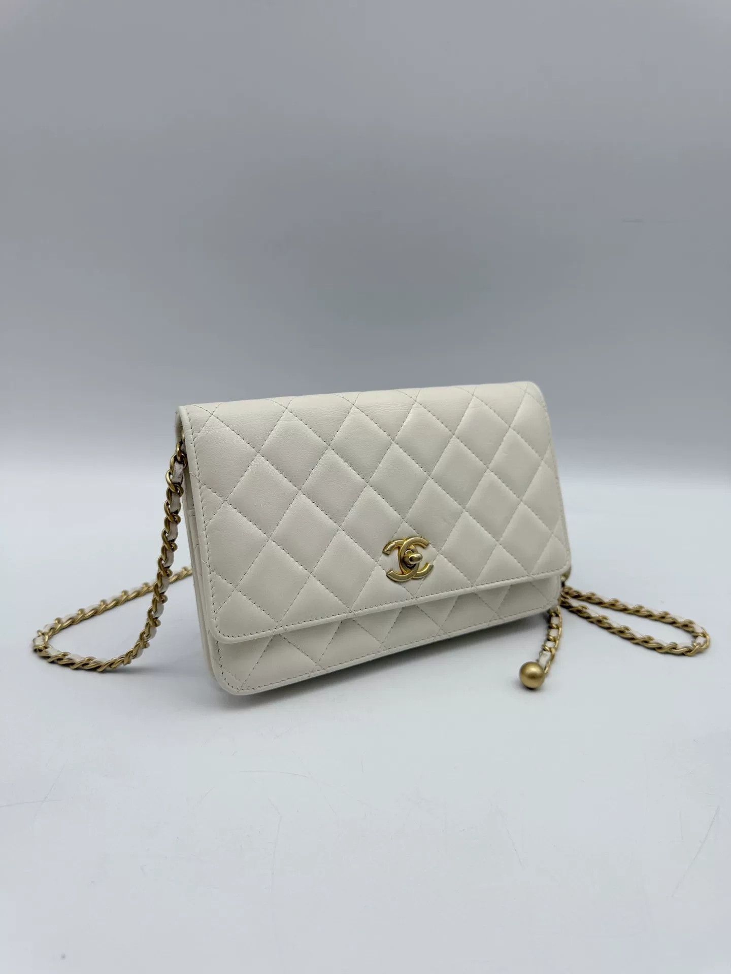 Chanel Pre-loved Bag Very good condition Size ONE SIZE - 2 Thumbnail