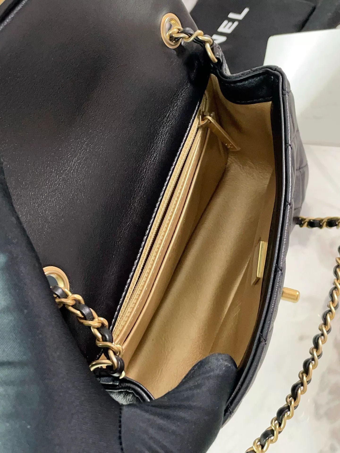 Chanel Pre-loved Bag Very good condition Size ONE SIZE - 9 Thumbnail