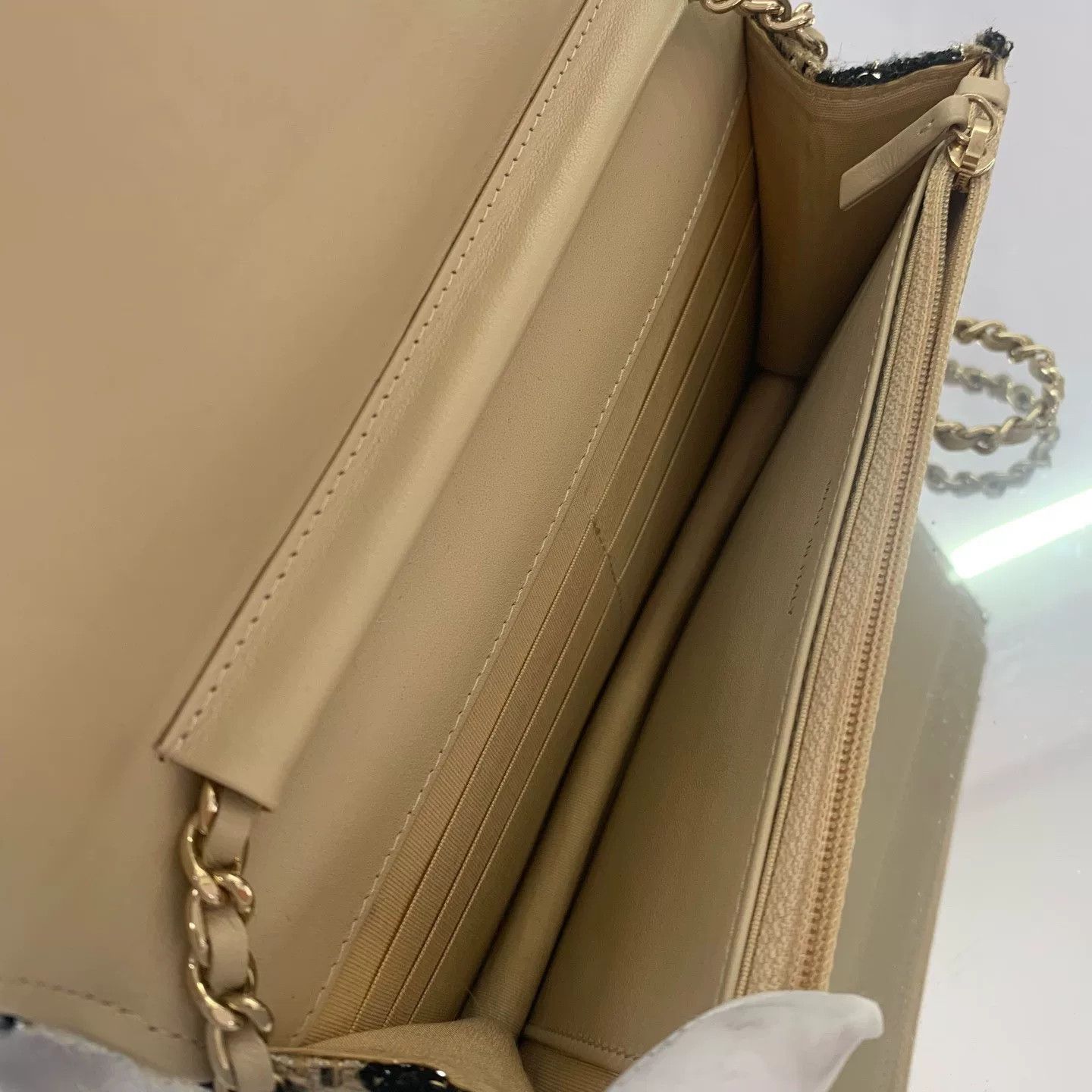 Chanel Pre-loved Bag Very good condition Size ONE SIZE - 6 Thumbnail