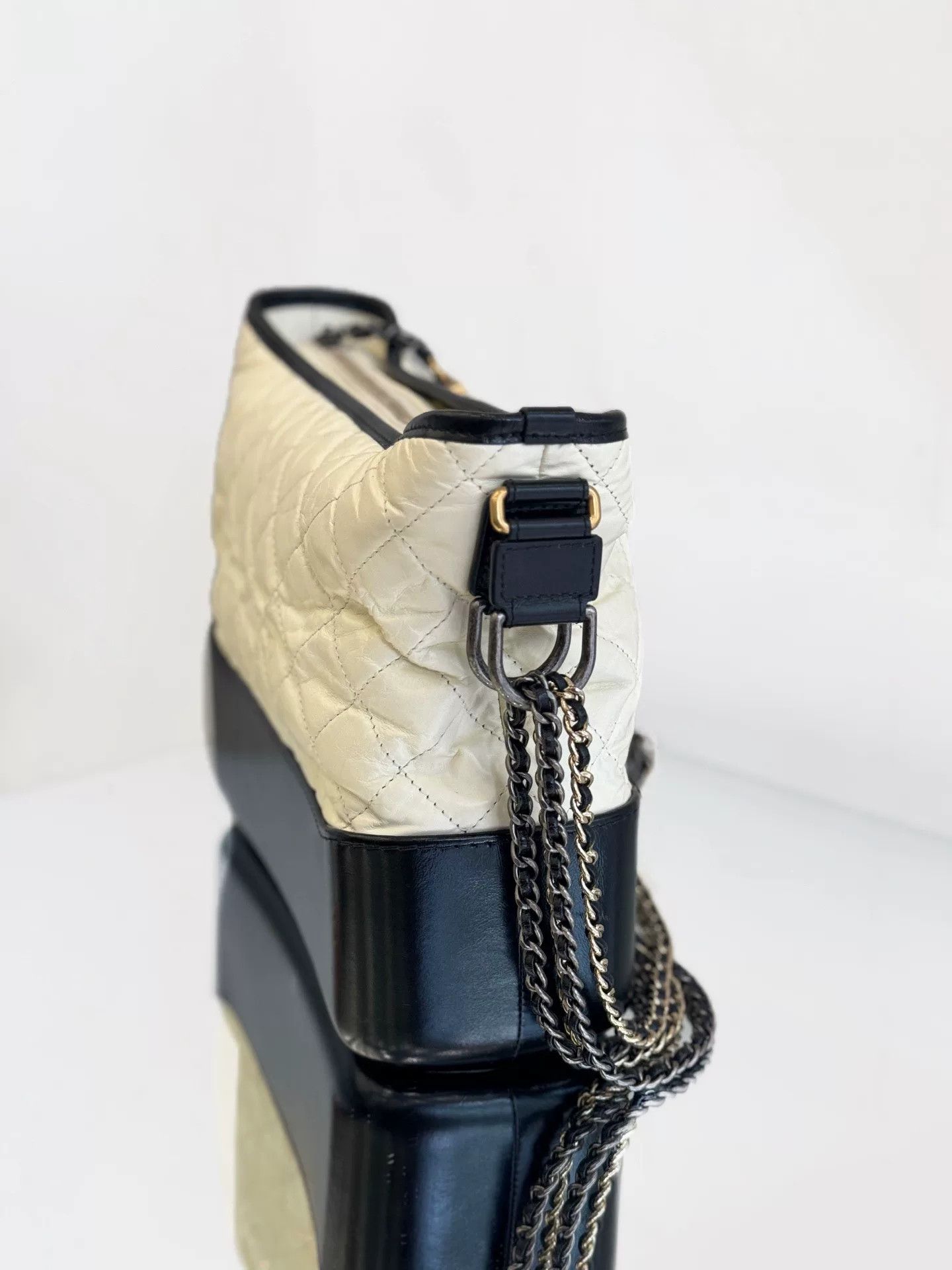 Chanel Pre-loved Bag Very good condition Size ONE SIZE - 5 Thumbnail