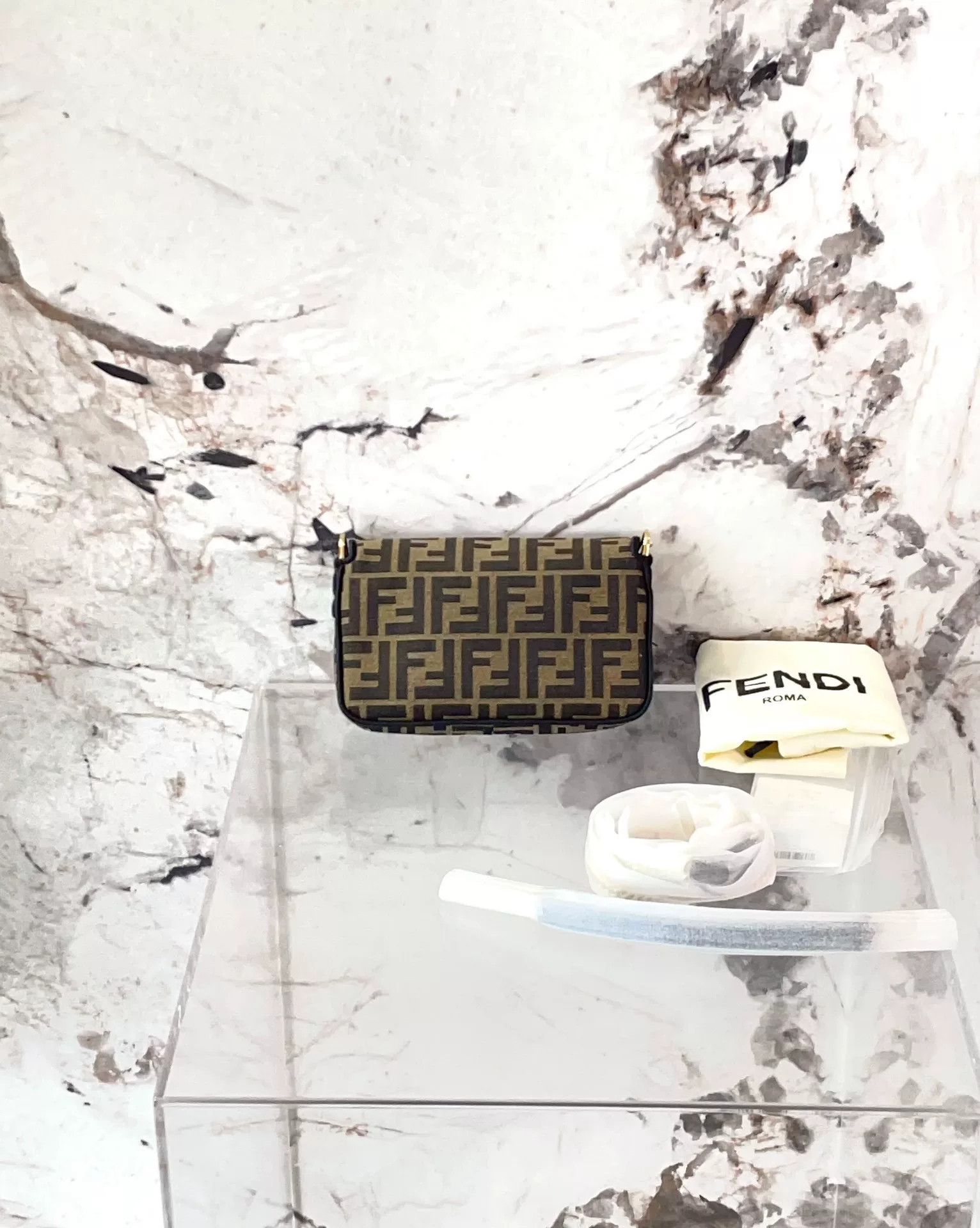 Fendi Pre-loved Bag Very good condition Size ONE SIZE - 2 Thumbnail