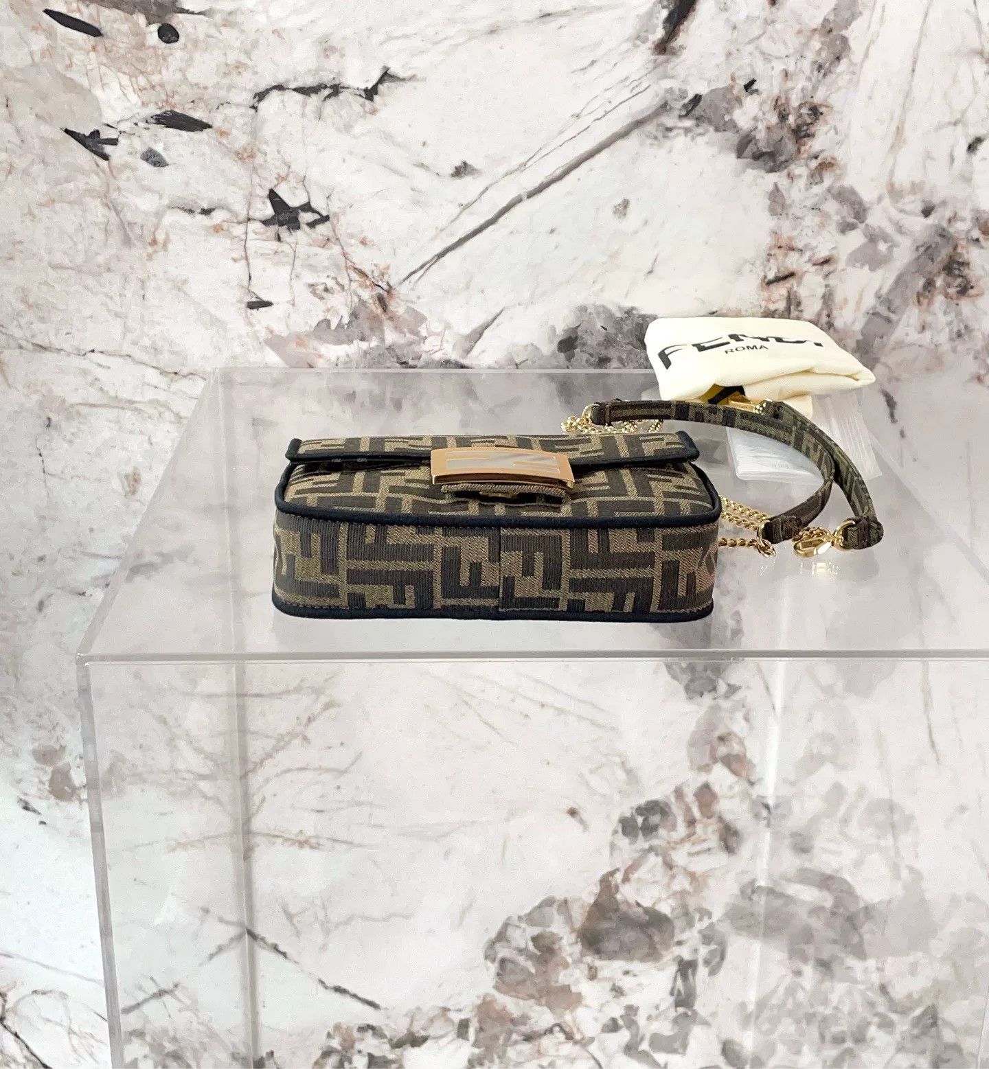 Fendi Pre-loved Bag Very good condition Size ONE SIZE - 4 Thumbnail
