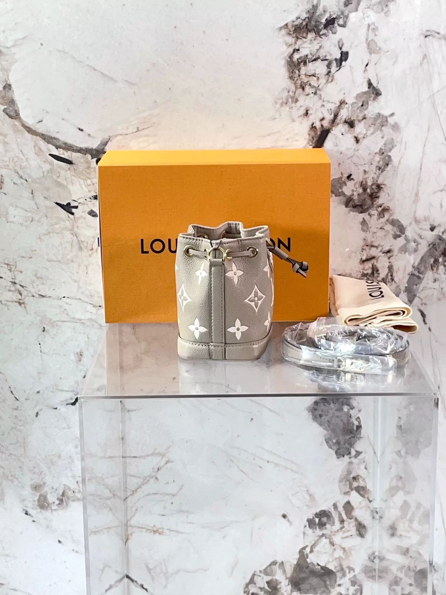 Louis Vuitton Pre-loved Bag Very good condition Size ONE SIZE - 3 Thumbnail