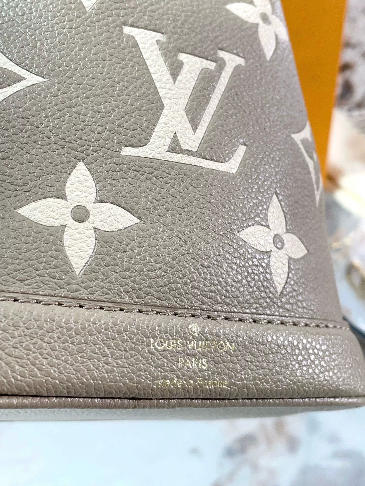 Louis Vuitton Pre-loved Bag Very good condition Size ONE SIZE - 8 Thumbnail