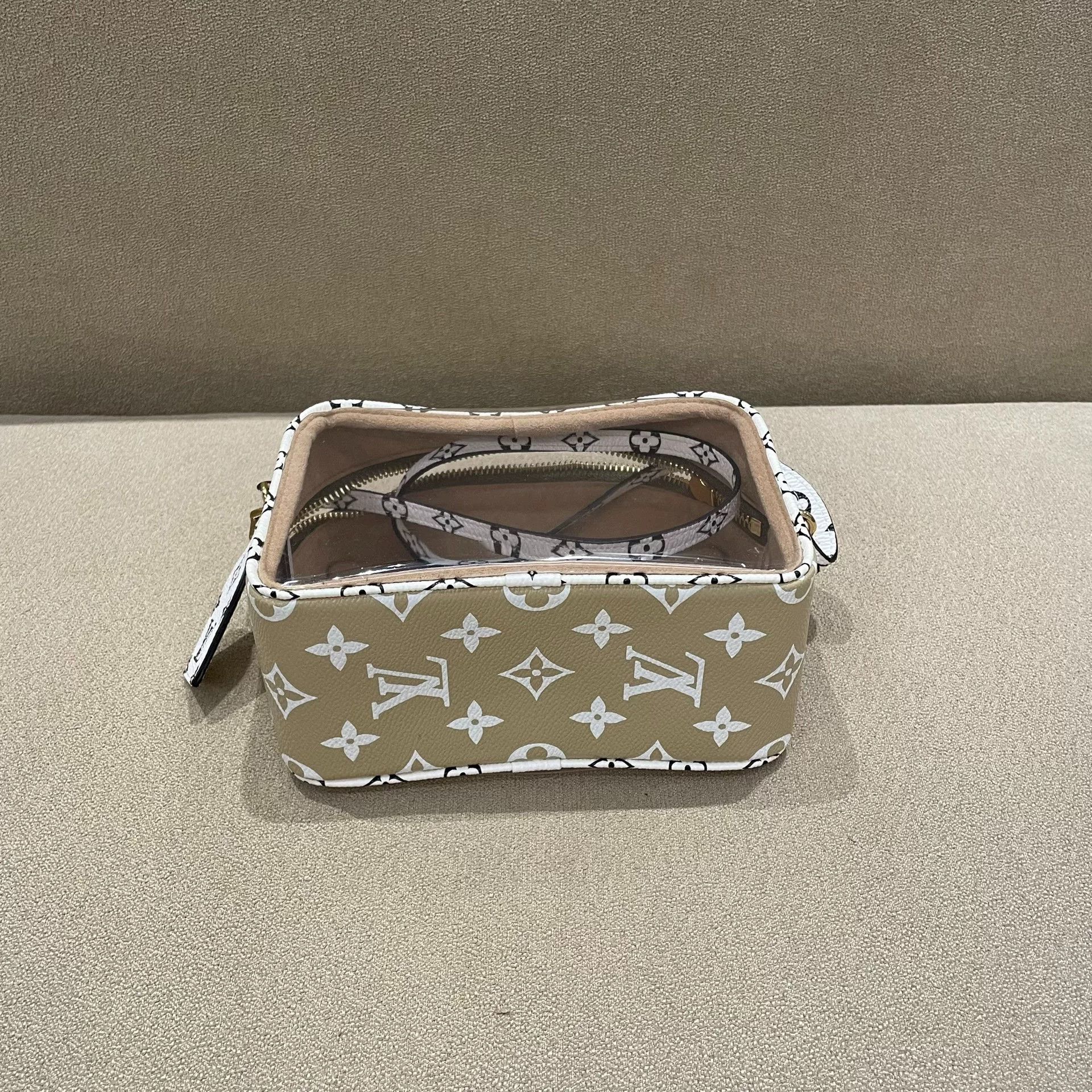 Louis Vuitton Pre-loved Bag Very good condition Size ONE SIZE - 6 Thumbnail