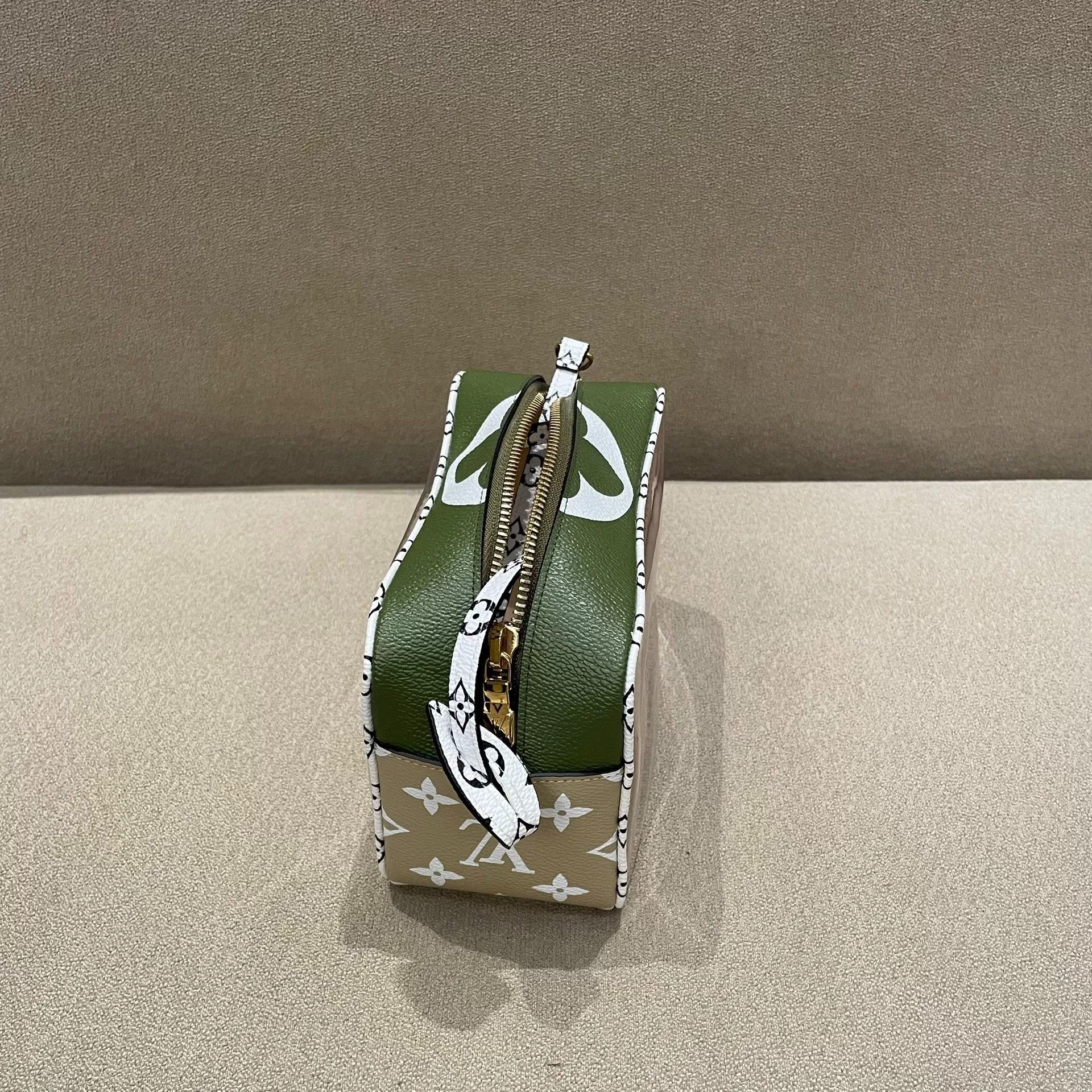 Louis Vuitton Pre-loved Bag Very good condition Size ONE SIZE - 4 Thumbnail