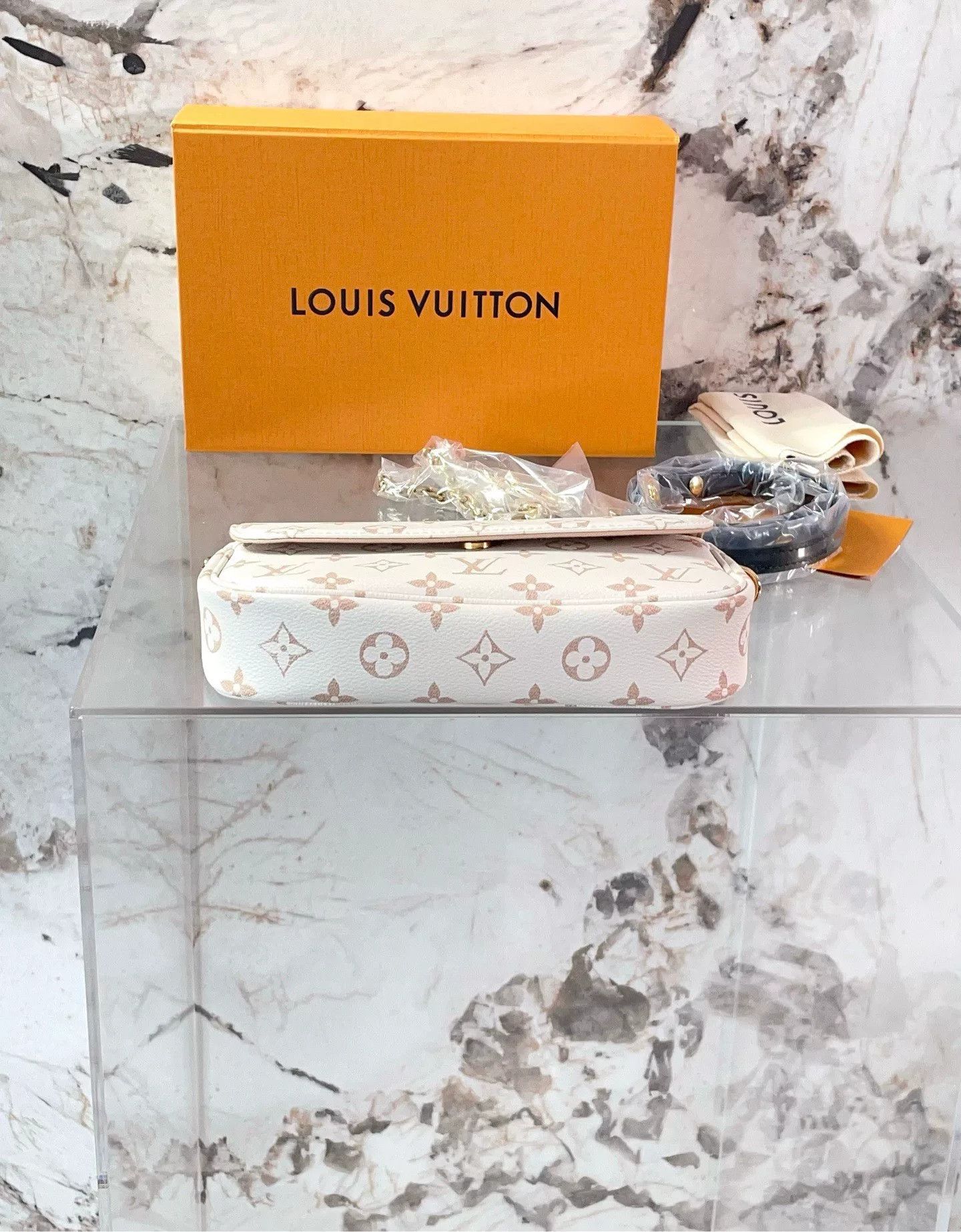 Louis Vuitton Pre-loved Bag Very good condition Size ONE SIZE - 4 Thumbnail