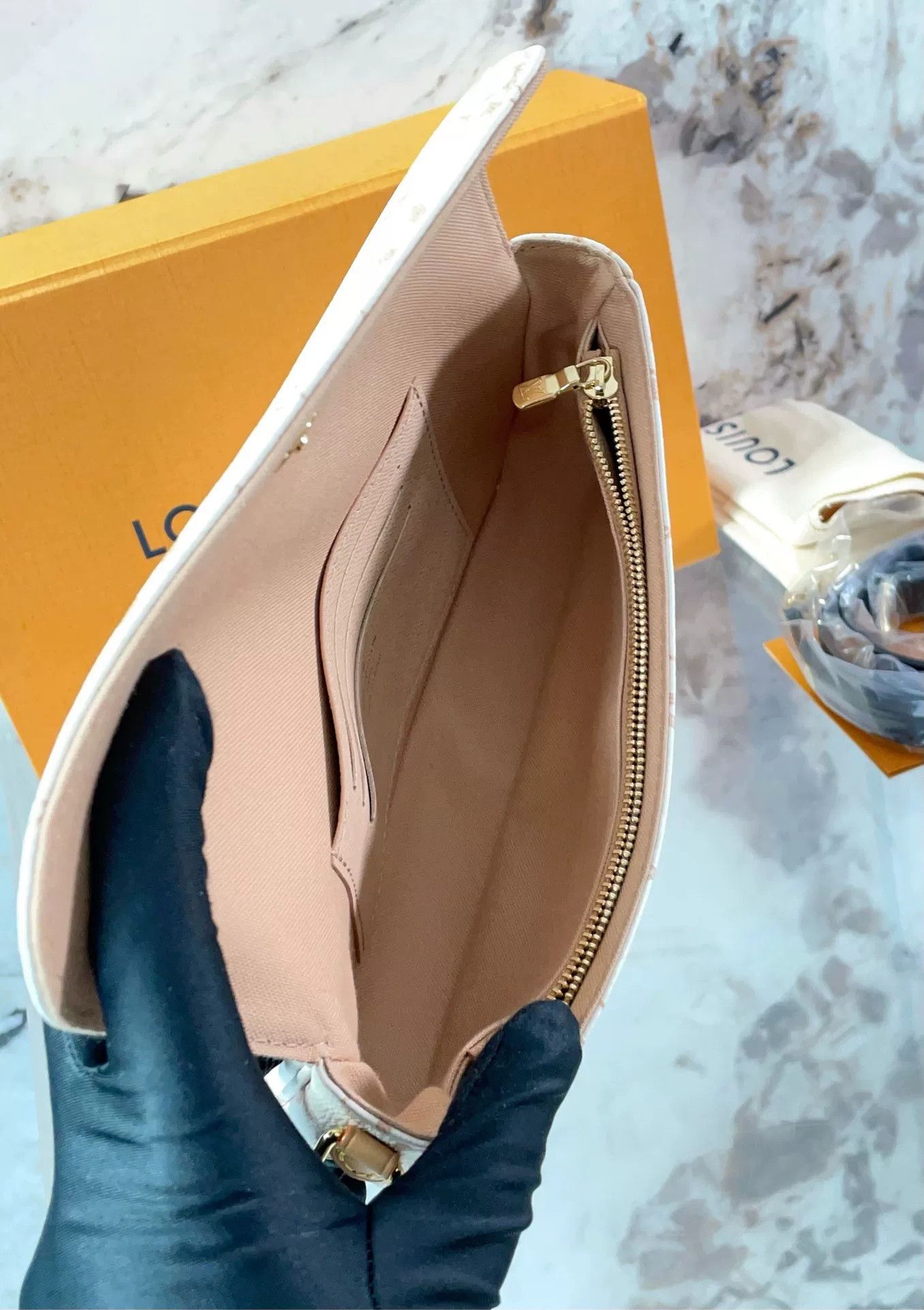 Louis Vuitton Pre-loved Bag Very good condition Size ONE SIZE - 9 Thumbnail