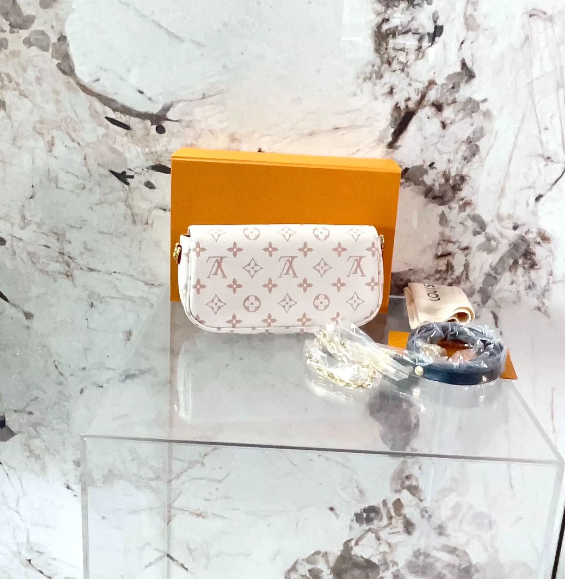 Louis Vuitton Pre-loved Bag Very good condition Size ONE SIZE - 2 Thumbnail