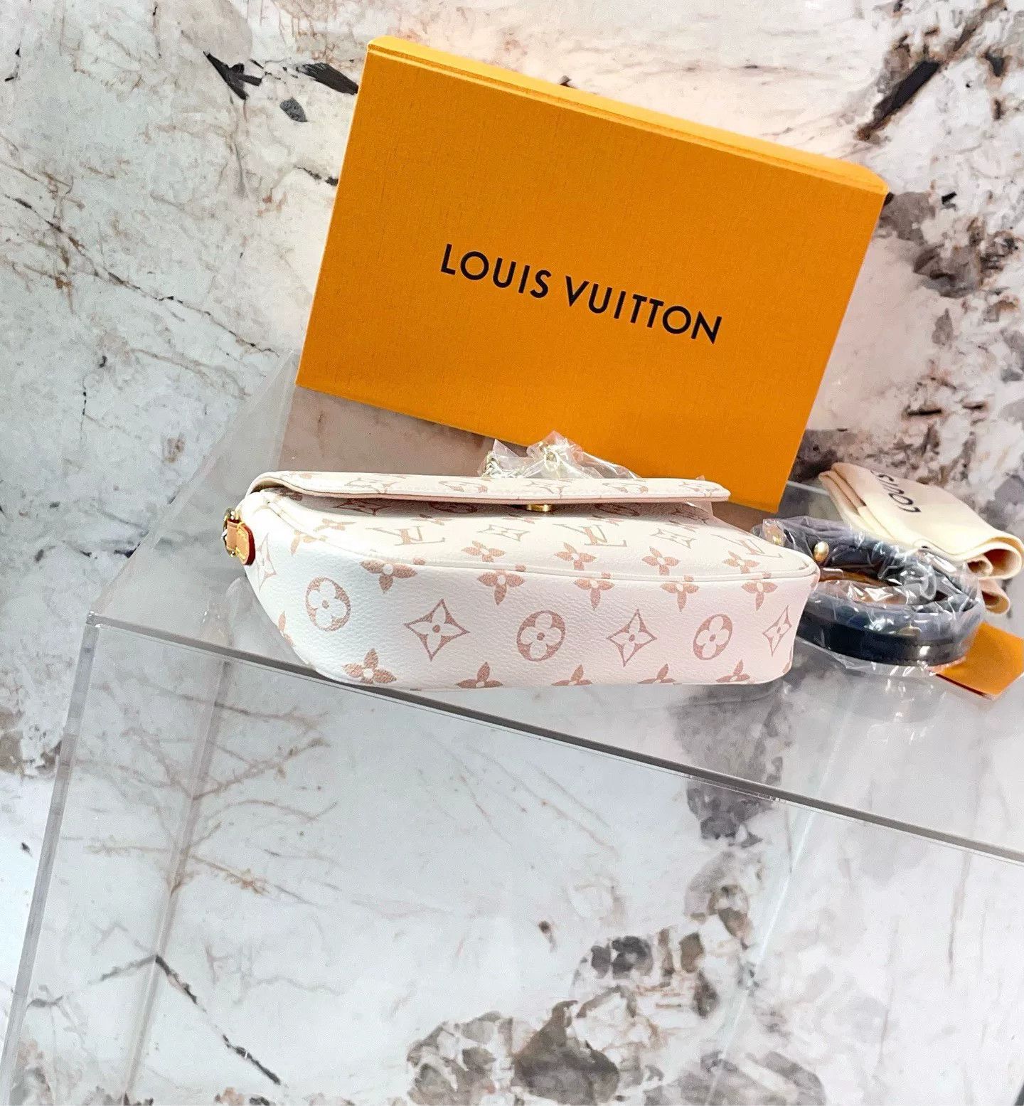 Louis Vuitton Pre-loved Bag Very good condition Size ONE SIZE - 5 Thumbnail
