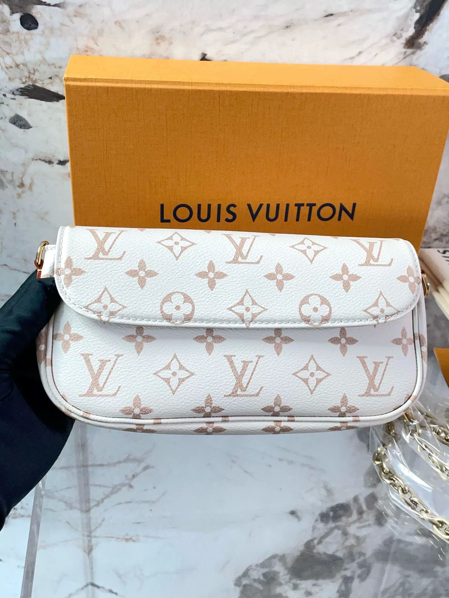 Louis Vuitton Pre-loved Bag Very good condition Size ONE SIZE - 7 Thumbnail