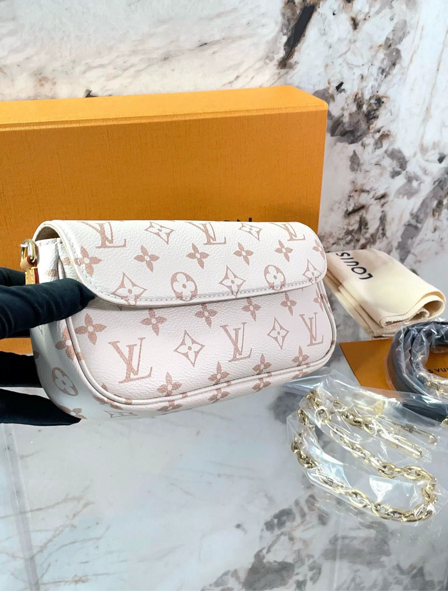 Louis Vuitton Pre-loved Bag Very good condition Size ONE SIZE - 6 Thumbnail
