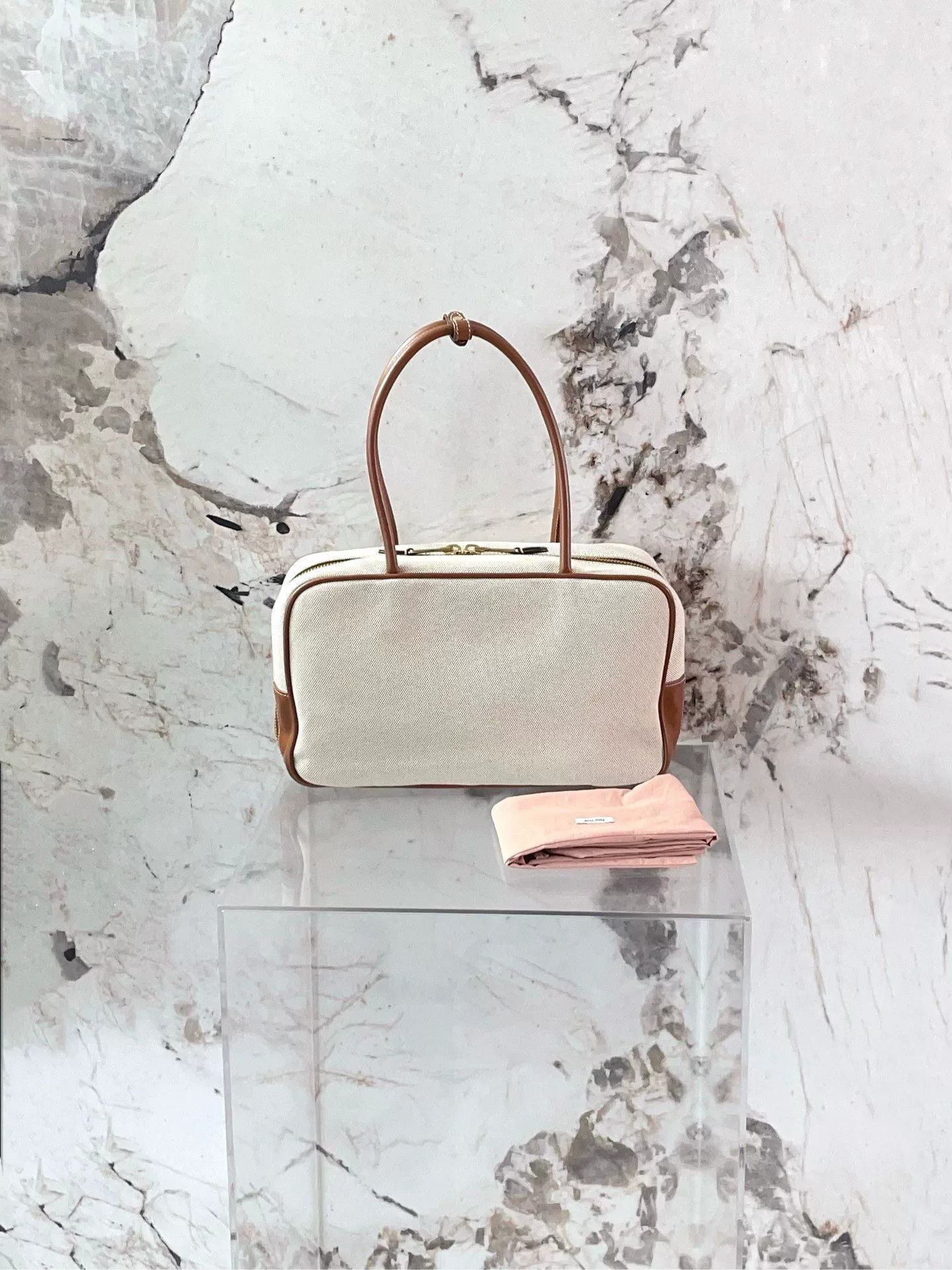 Miu Miu Pre-loved Bag Very good condition Size ONE SIZE - 2 Thumbnail