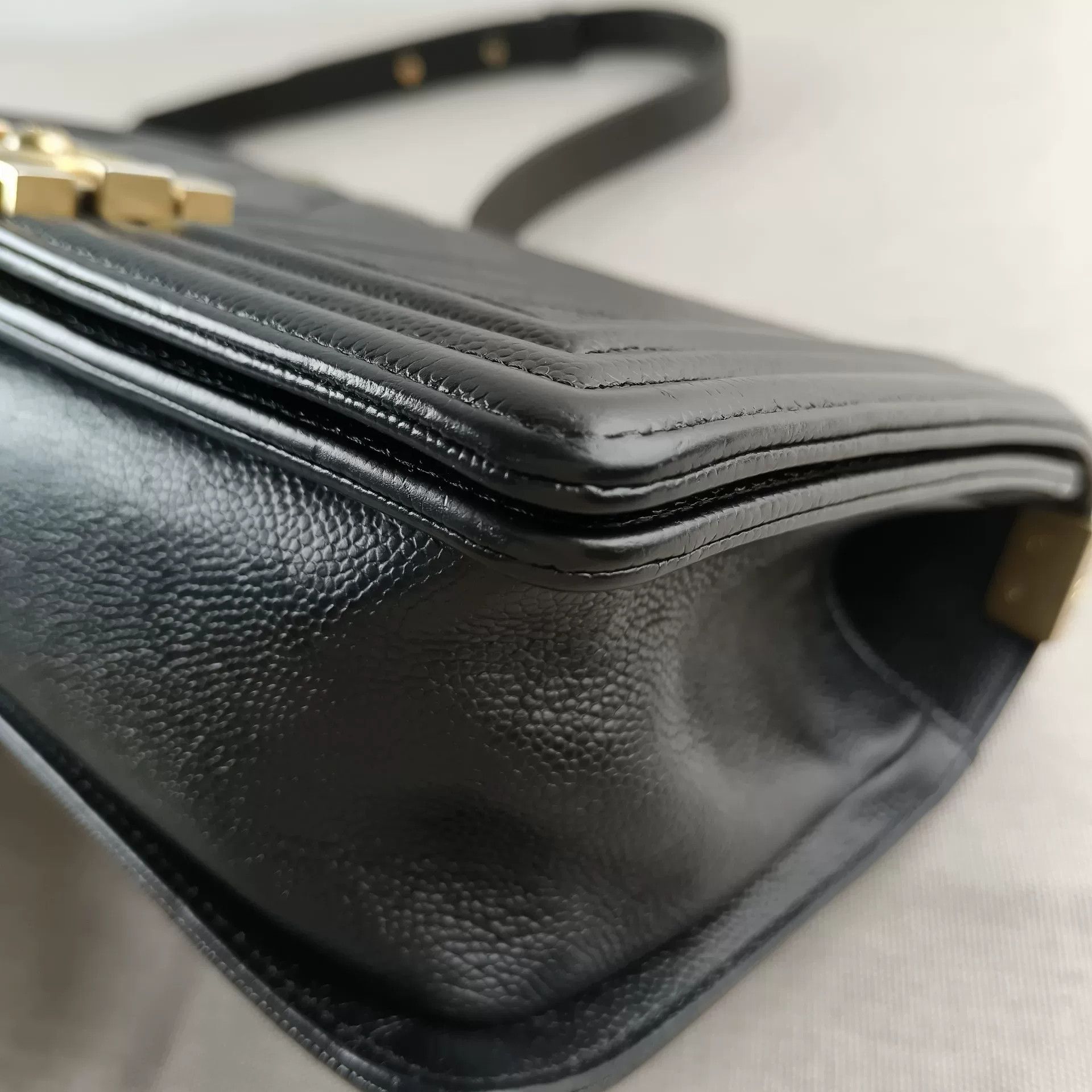 Chanel Pre-loved Bag Very good condition Size ONE SIZE - 4 Thumbnail