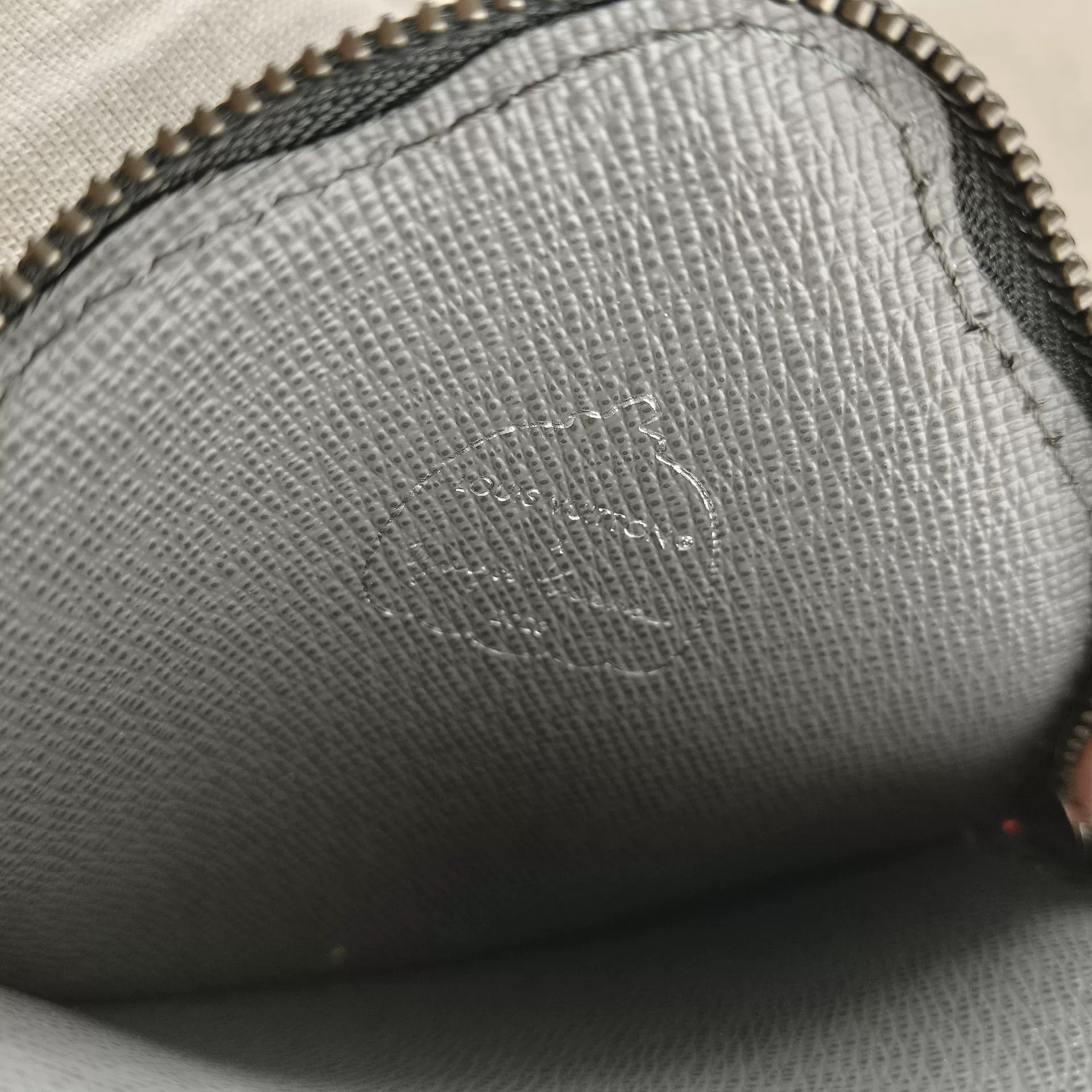 Louis Vuitton Pre-loved Bag Brand new condition Size ONE SIZE - 7 Thumbnail