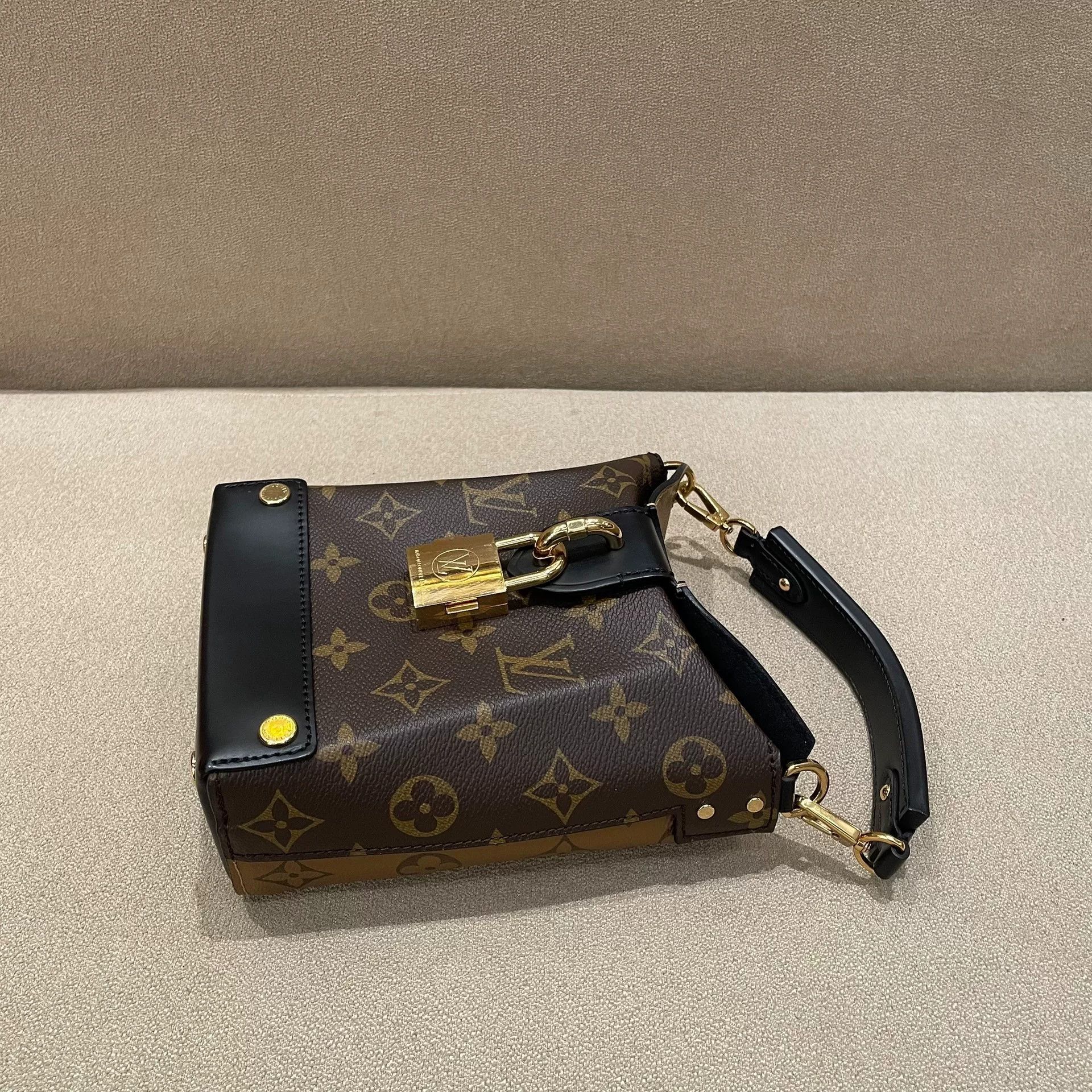 Louis Vuitton Pre-loved Bag Very good condition Size ONE SIZE - 4 Thumbnail