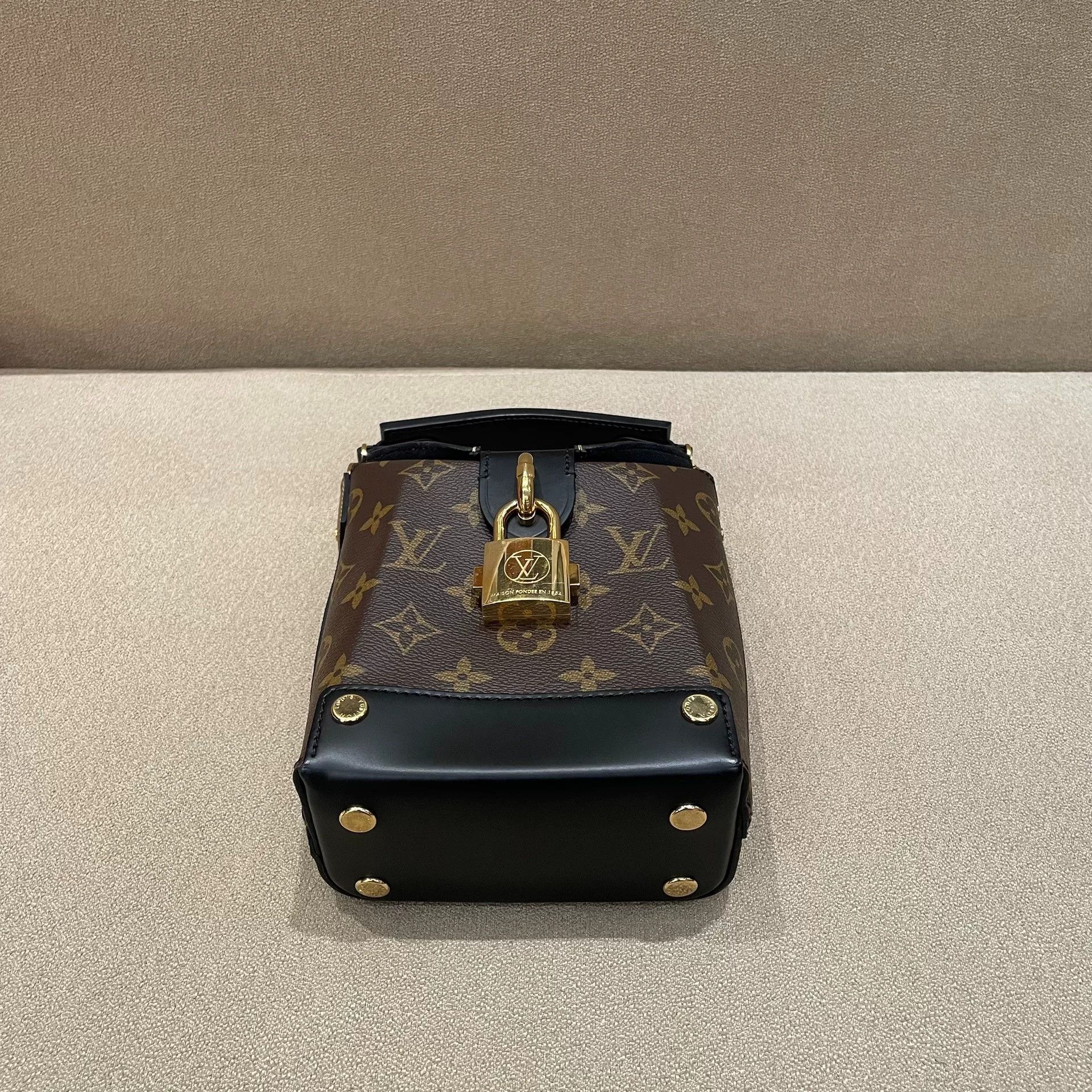 Louis Vuitton Pre-loved Bag Very good condition Size ONE SIZE - 6 Thumbnail