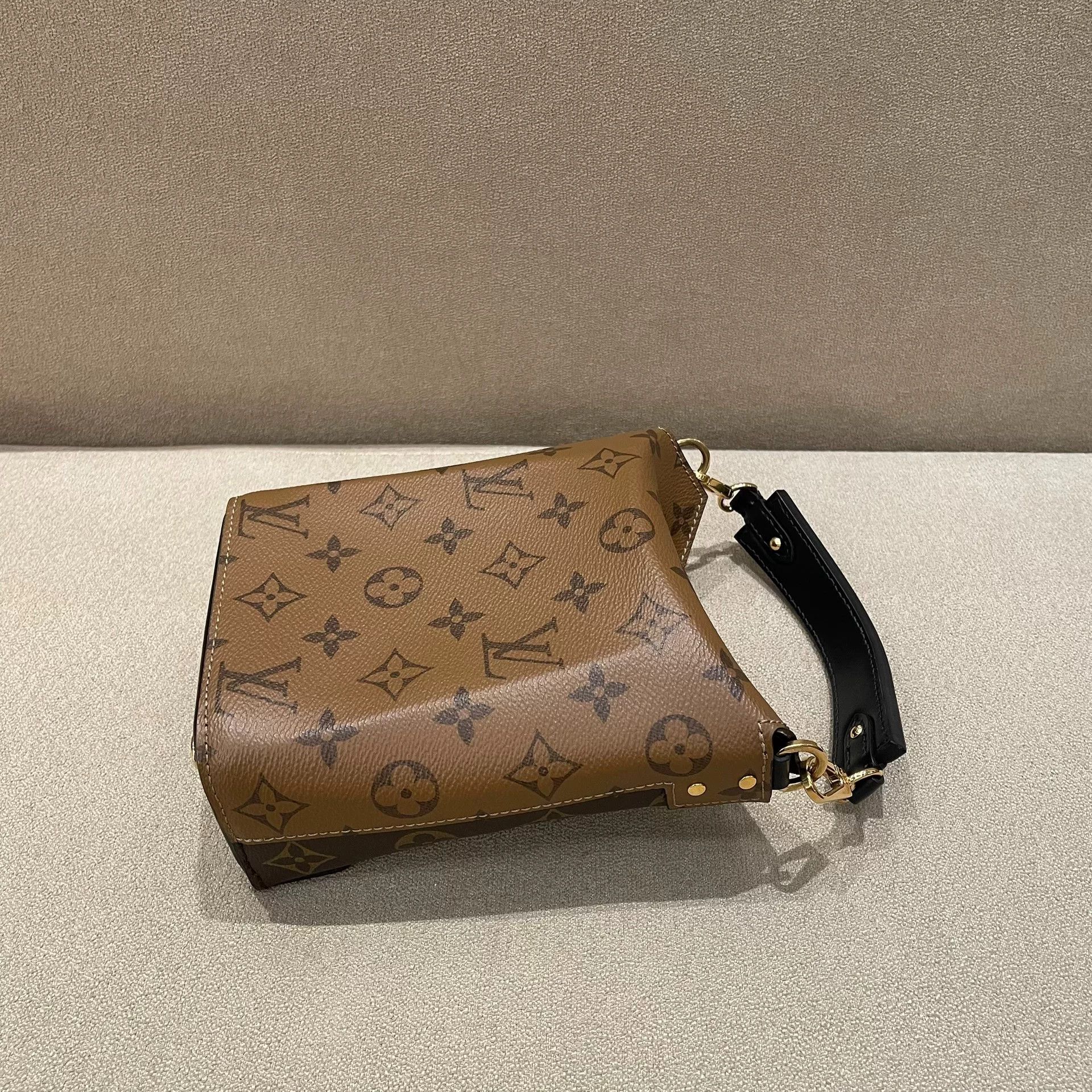Louis Vuitton Pre-loved Bag Very good condition Size ONE SIZE - 5 Thumbnail