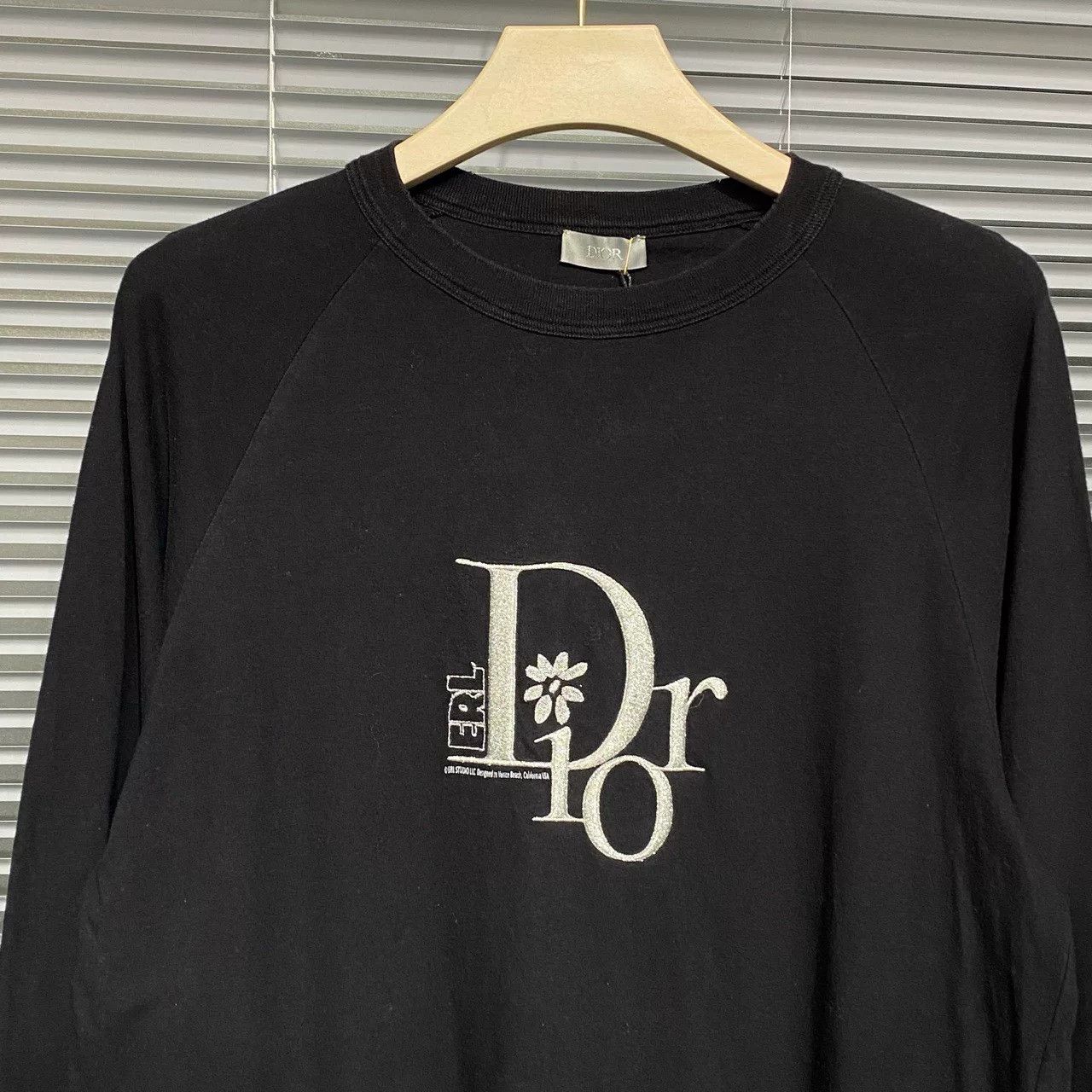 Dior DIOR x Erl Silver Logo Long-Sleeve Tee Size US S / EU 44-46 / 1 - 6 Thumbnail