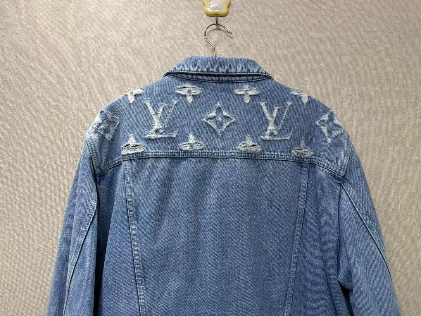 Louis Vuitton Louis Vuitton Blue Distressed Logo Denim Jacket Size US L / EU 52-54 / 3 - 5 Thumbnail