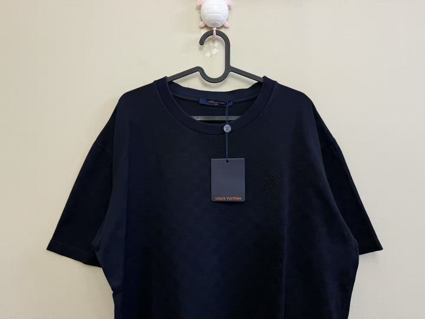 Louis Vuitton Louis Vuitton LV x Pharrell Embroidered Logo Tee Size US XXL / EU 58 / 5 - 2 Thumbnail