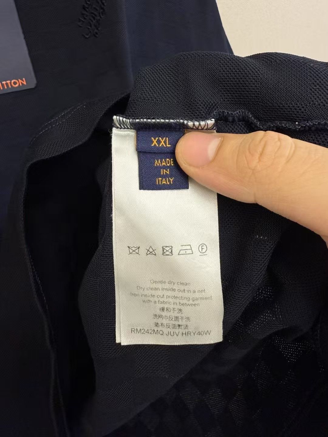 Louis Vuitton Louis Vuitton LV x Pharrell Embroidered Logo Tee Size US XXL / EU 58 / 5 - 3 Thumbnail