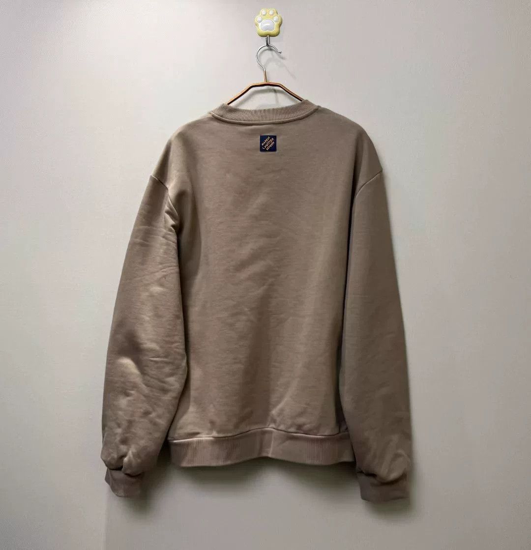 Louis Vuitton Louis Vuitton Beige Embroidered Letter Sweatshirt Size US XL / EU 56 / 4 - 4 Thumbnail