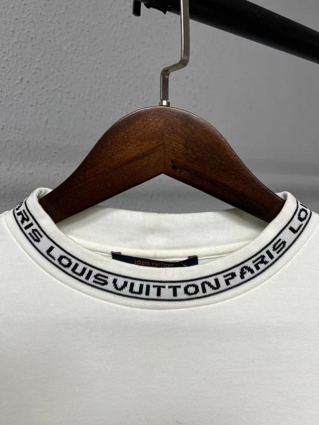 Louis Vuitton LV Collar Slogan Long Sleeve Size US M / EU 48-50 / 2 - 3 Thumbnail