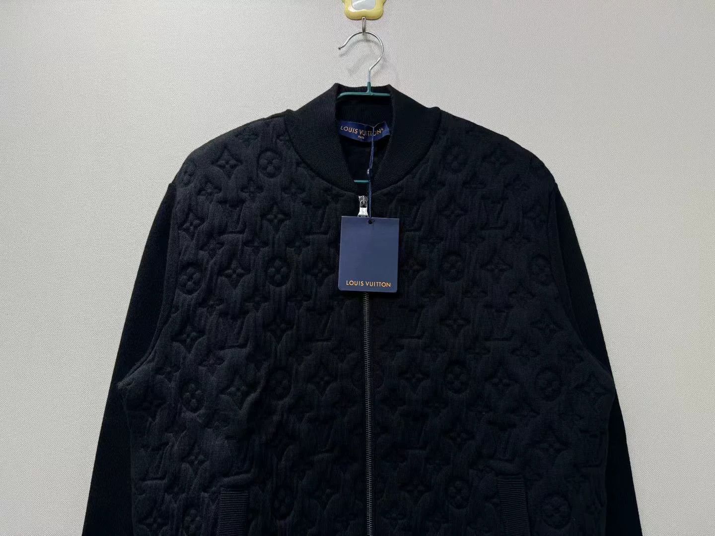 Louis Vuitton Louis Vuitton Black Embossed Monogram Puffer Jacket Size US L / EU 52-54 / 3 - 2 Thumbnail