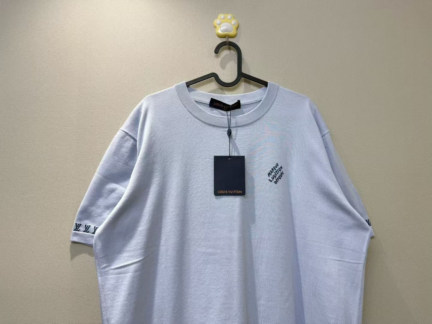 Louis Vuitton Louis Vuitton LV x Pharrell Cuff Logo Tee Size US XL / EU 56 / 4 - 2 Thumbnail