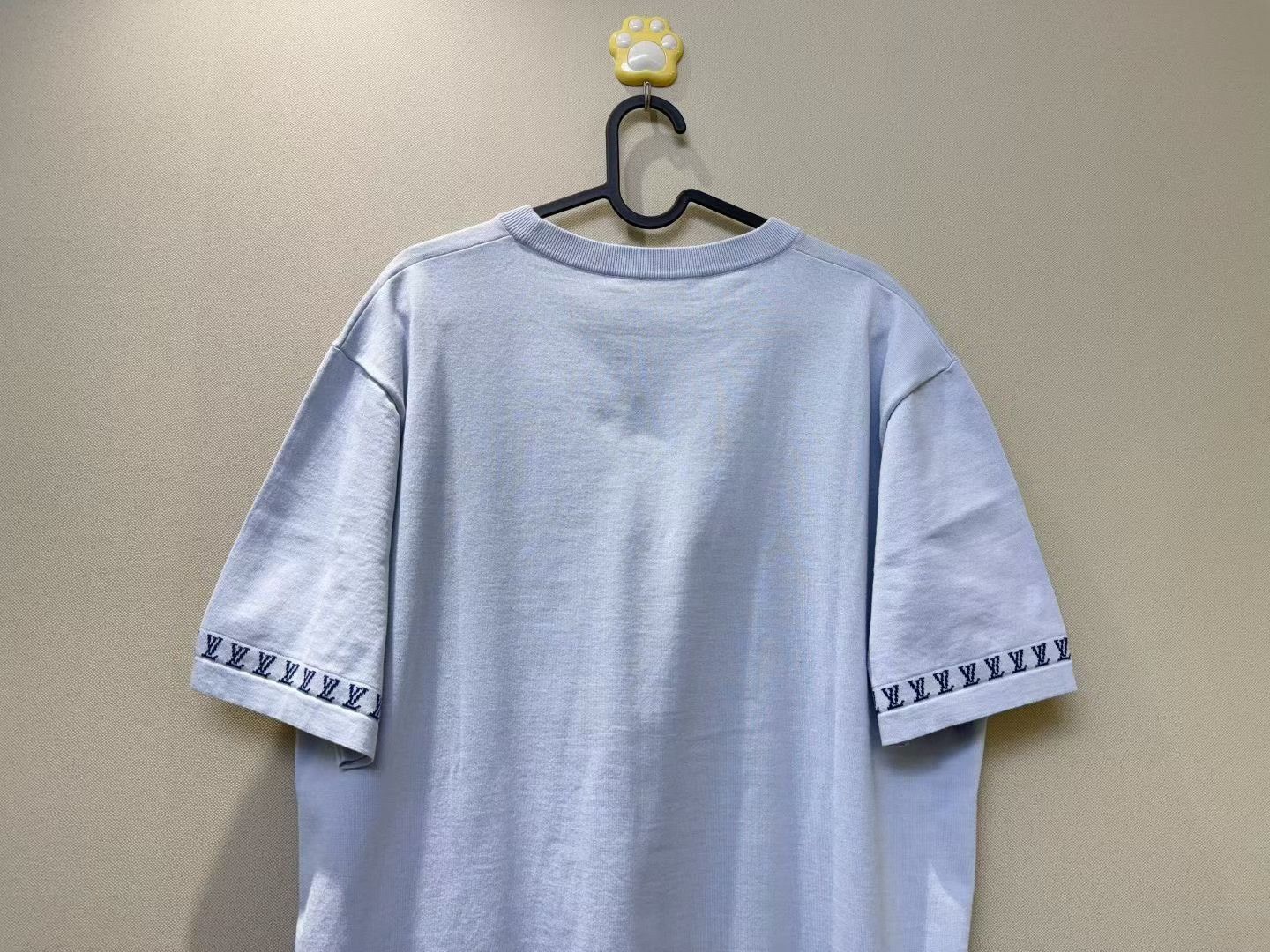 Louis Vuitton Louis Vuitton LV x Pharrell Cuff Logo Tee Size US XL / EU 56 / 4 - 5 Thumbnail