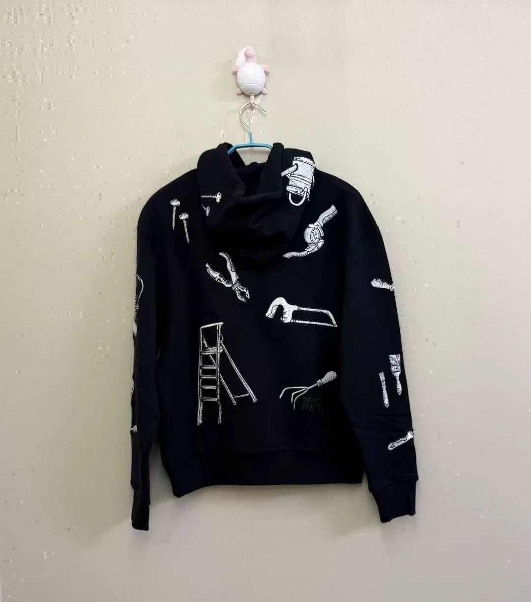 Louis Vuitton Louis Vuitton Black Embroidered Tool Hoodie Size US S / EU 44-46 / 1 - 4 Thumbnail