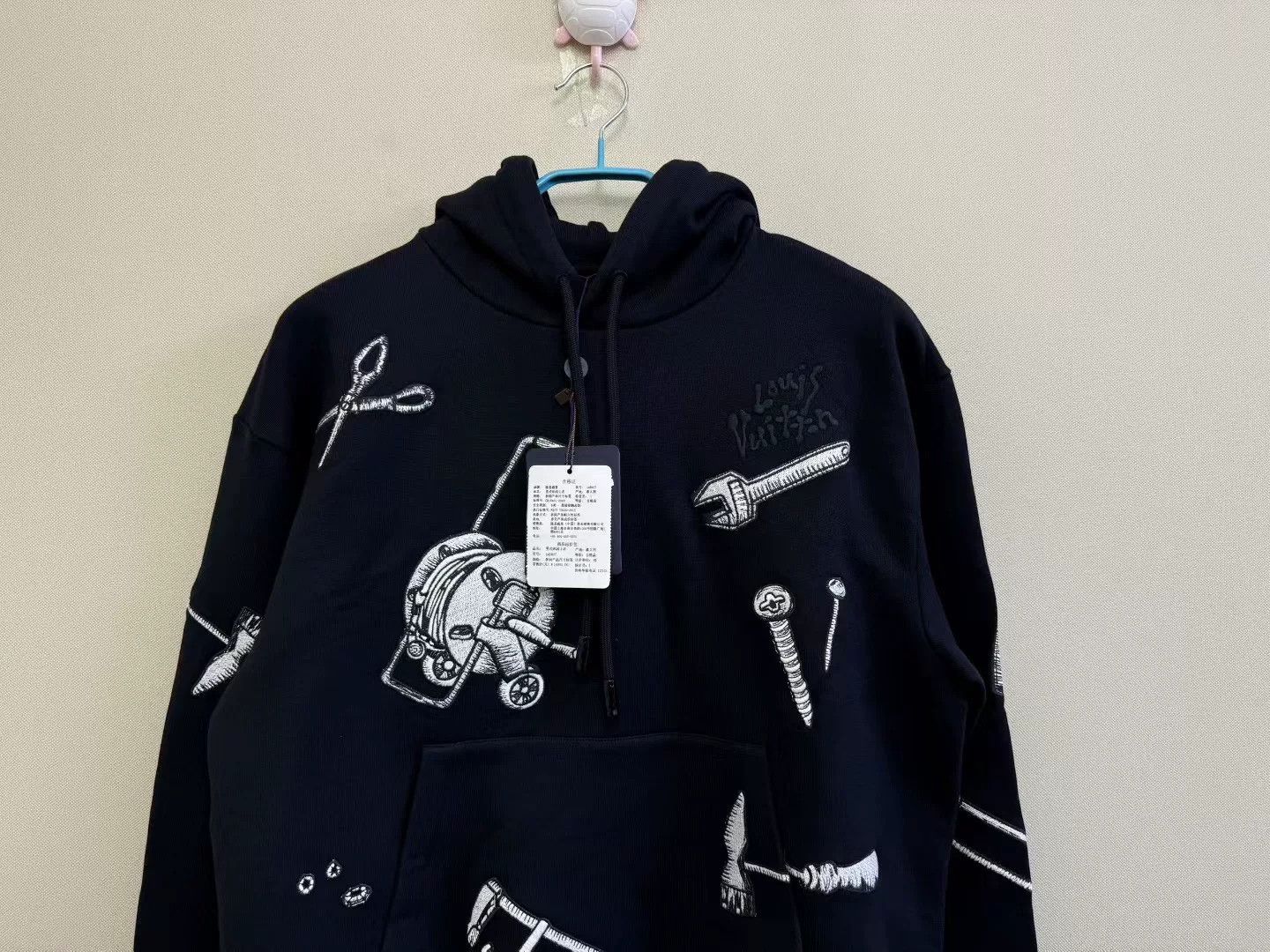 Louis Vuitton Louis Vuitton Black Embroidered Tool Hoodie Size US S / EU 44-46 / 1 - 2 Thumbnail