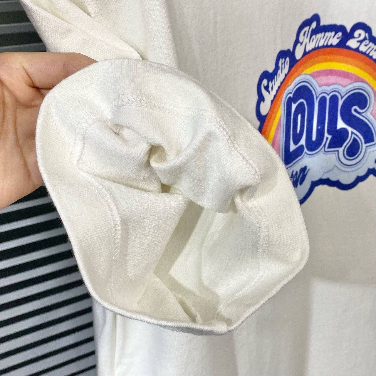 Louis Vuitton Louis Vuitton Cloud Rainbow Logo T-Shirt Size US L / EU 52-54 / 3 - 6 Thumbnail