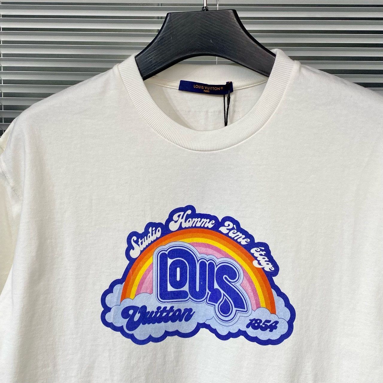 Louis Vuitton Louis Vuitton Cloud Rainbow Logo T-Shirt Size US L / EU 52-54 / 3 - 5 Thumbnail