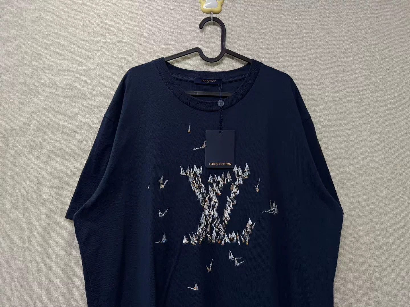 Louis Vuitton Louis Vuitton Embroidered Logo Short Sleeve Size US XXL / EU 58 / 5 - 2 Thumbnail