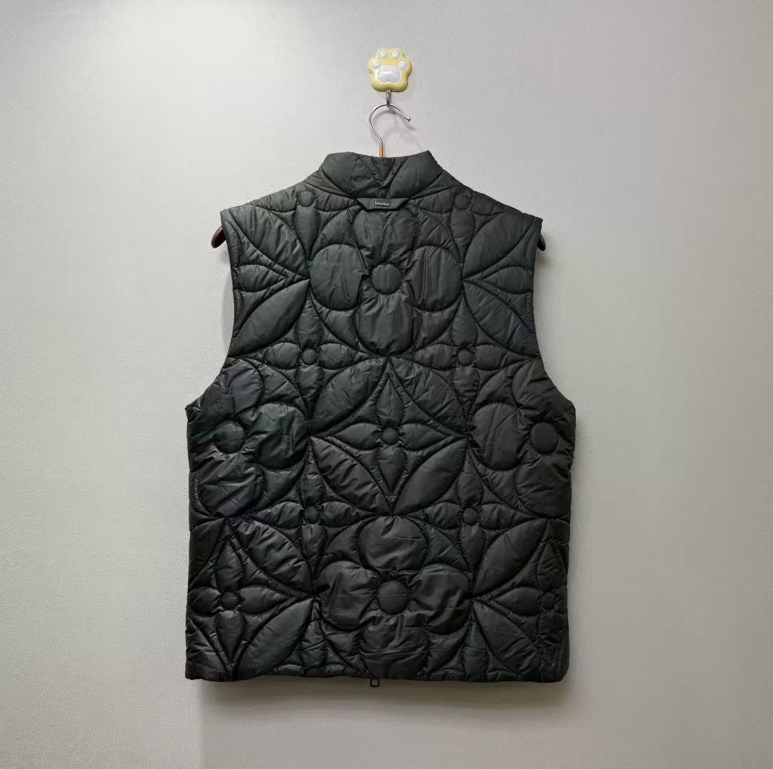 Louis Vuitton Louis Vuitton Logo Floral Puffer Vest Size US M / EU 48-50 / 2 - 4 Thumbnail