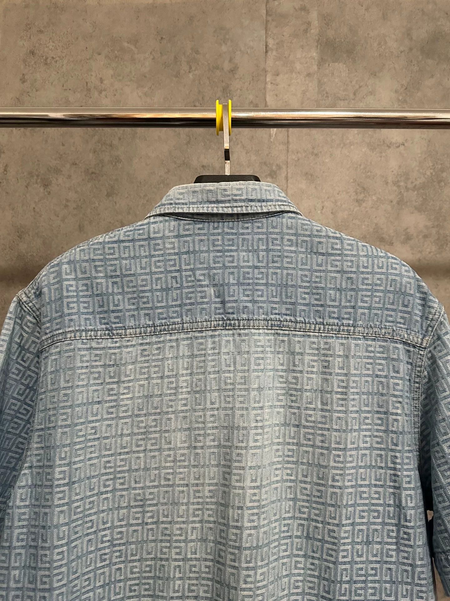 Givenchy Givenchy 4G Print Denim Short-Sleeve Shirt Jacket Size US L / EU 52-54 / 3 - 5 Thumbnail