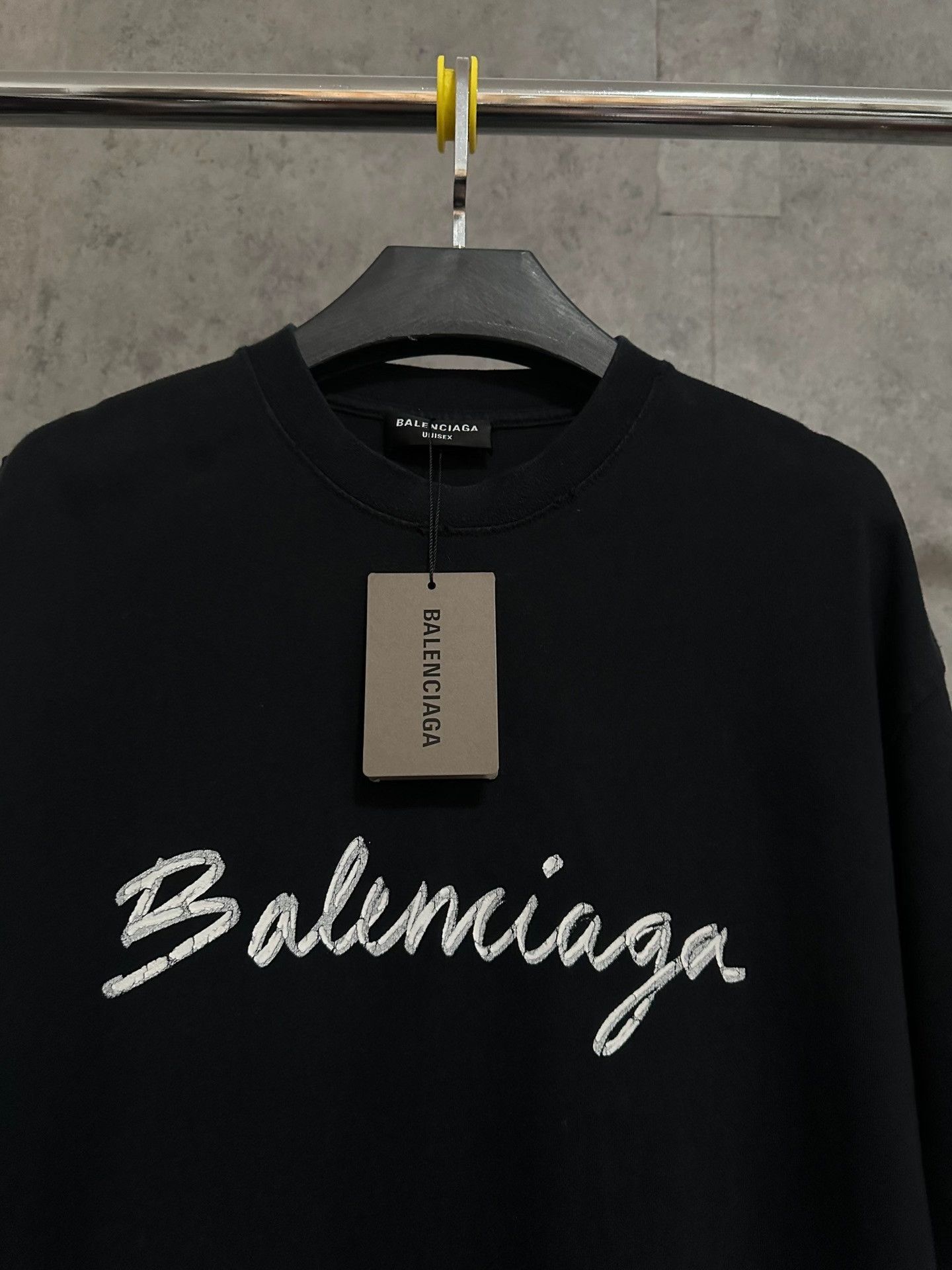 Balenciaga Balenciaga Distressed Script Logo T-shirt Size US XXS / EU 40 - 2 Thumbnail