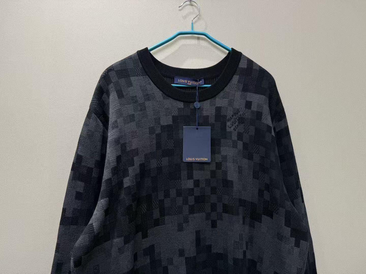 Louis Vuitton Louis Vuitton Mosaic Logo Sweater Size US XL / EU 56 / 4 - 2 Thumbnail