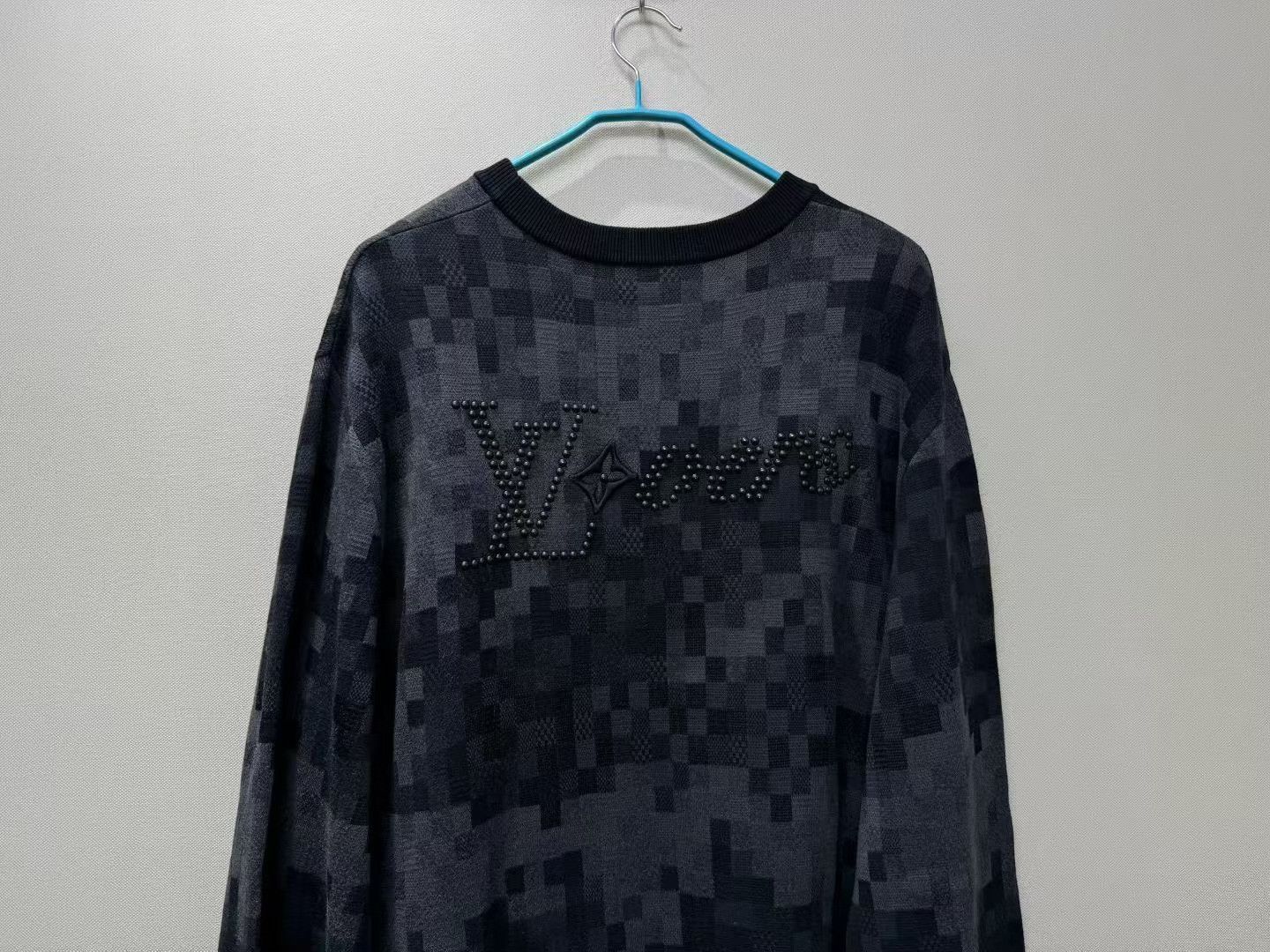 Louis Vuitton Louis Vuitton Mosaic Logo Sweater Size US XL / EU 56 / 4 - 5 Thumbnail