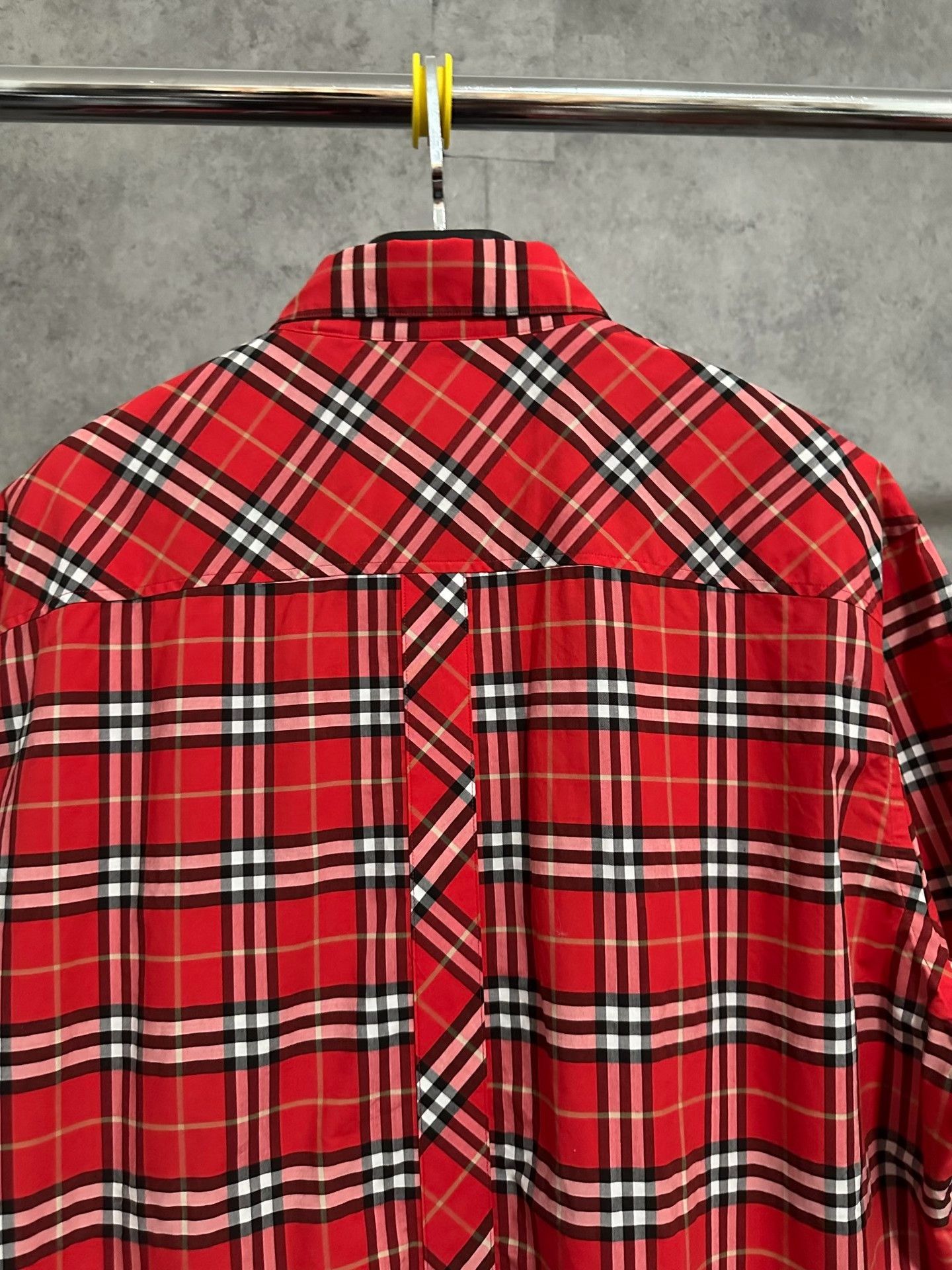 Burberry Burberry Red Plaid Short-Sleeve Shirt Size US XL / EU 56 / 4 - 6 Thumbnail