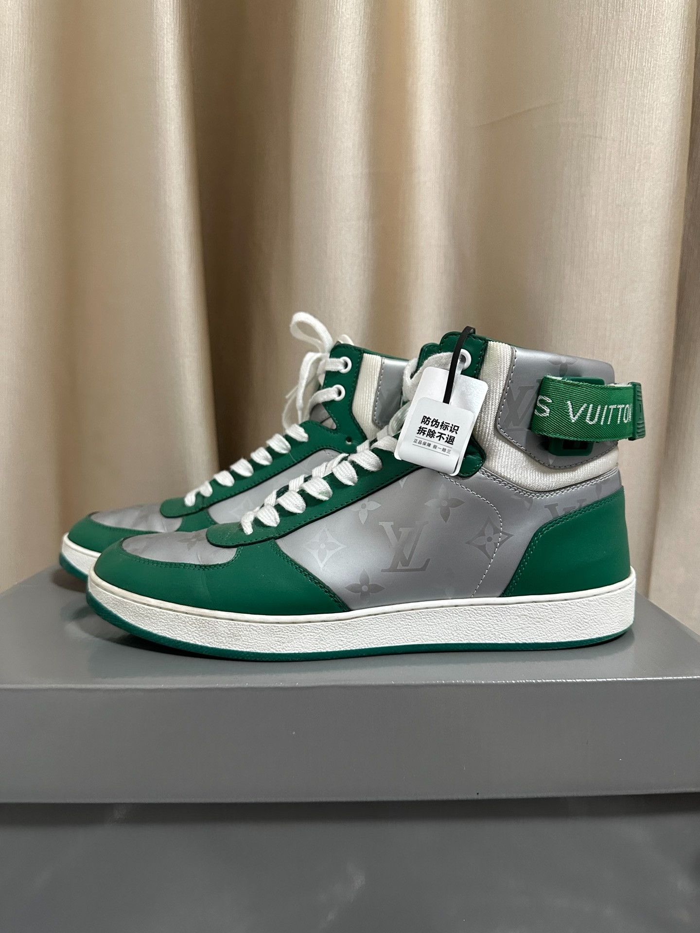 Louis Vuitton Louis Vuitton Rivoli Gray Green Sneakers Size US 8 / EU 41 - 2 Thumbnail