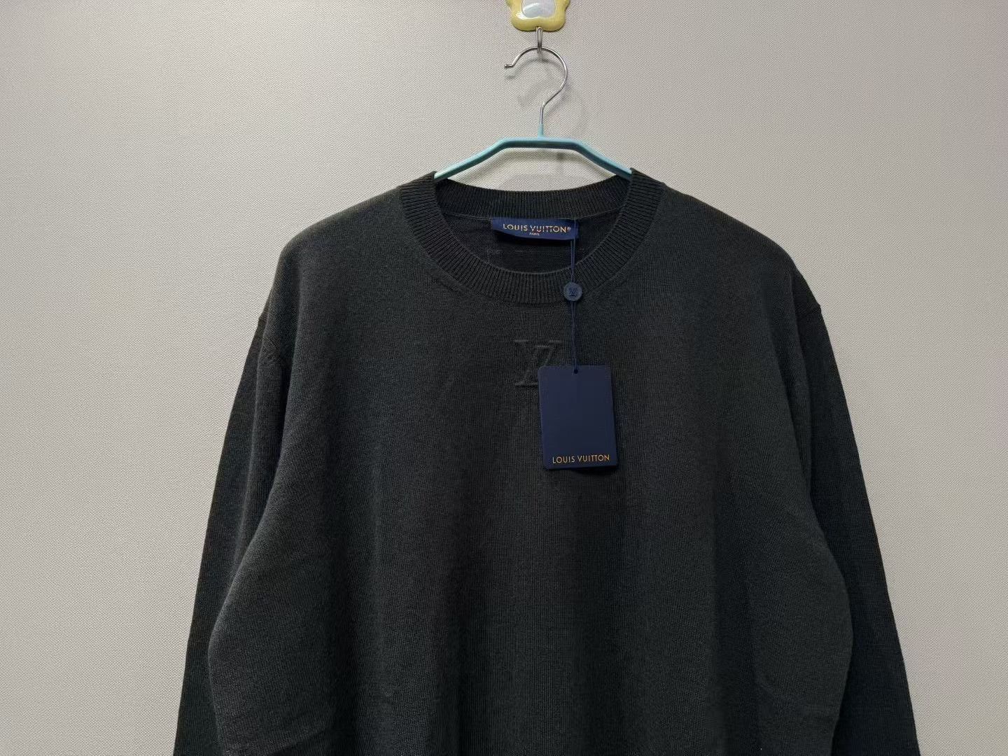 Louis Vuitton Louis Vuitton Gray Embossed Logo Sweater Size US XL / EU 56 / 4 - 2 Thumbnail