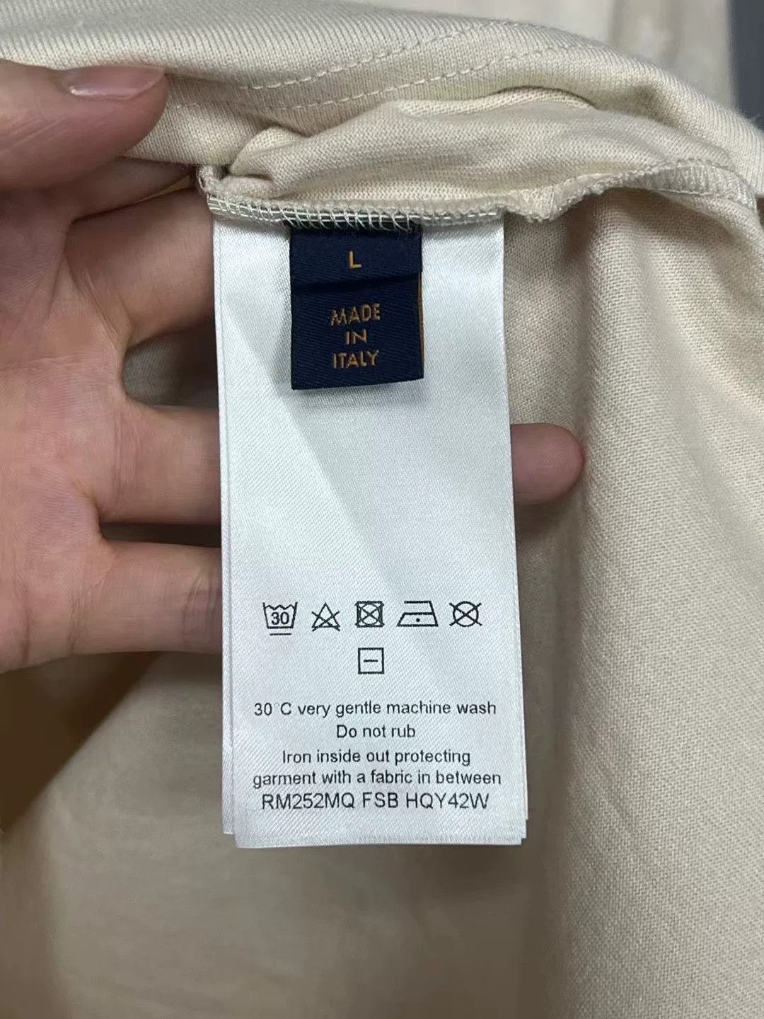 Louis Vuitton Louis Vuitton Milk Tea Gradient Logo Tee Size US L / EU 52-54 / 3 - 3 Thumbnail