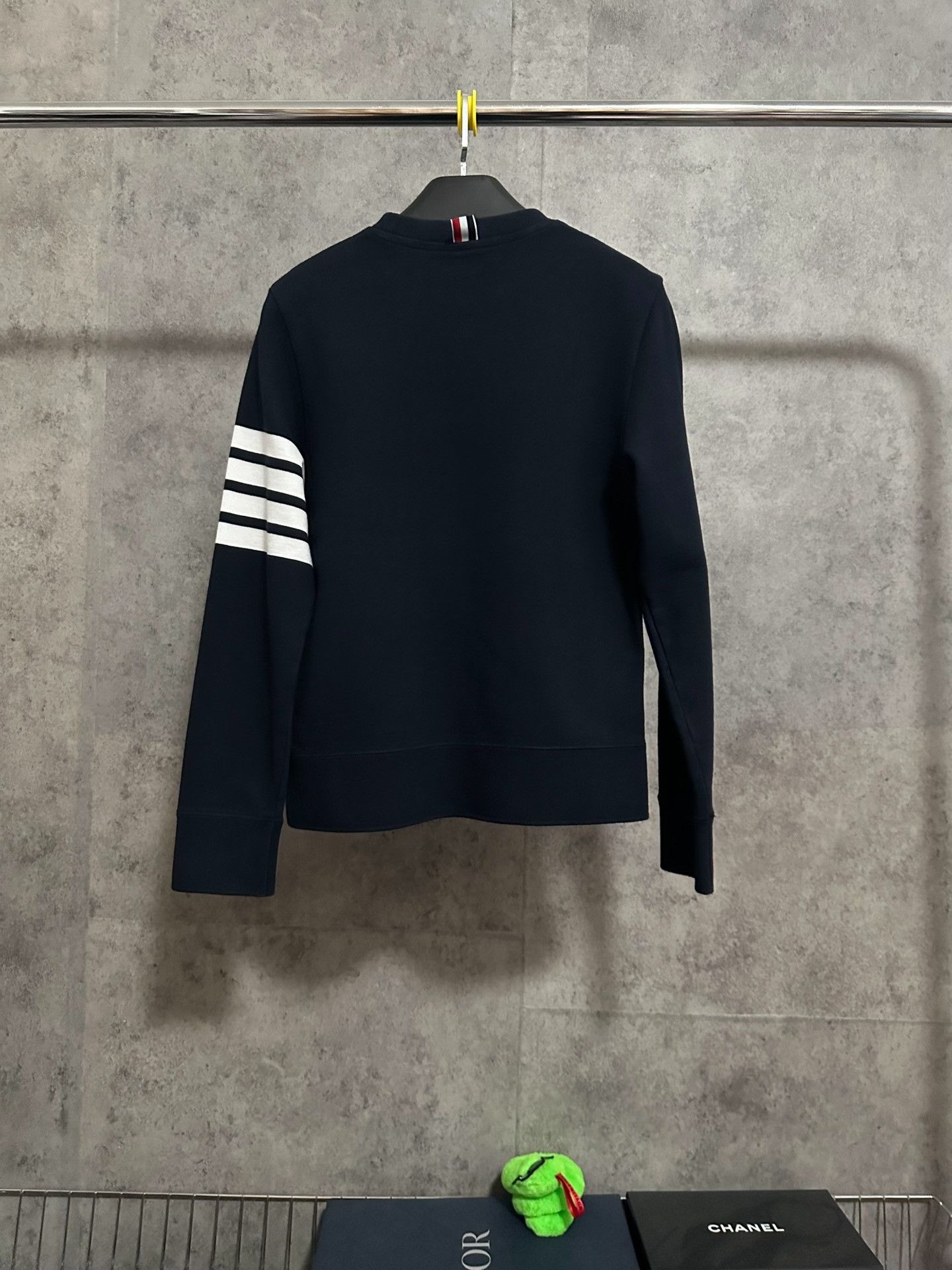 Thom Browne Thom Browne Classic Navy Four-Stripe Crewneck Size US M / EU 48-50 / 2 - 5 Thumbnail